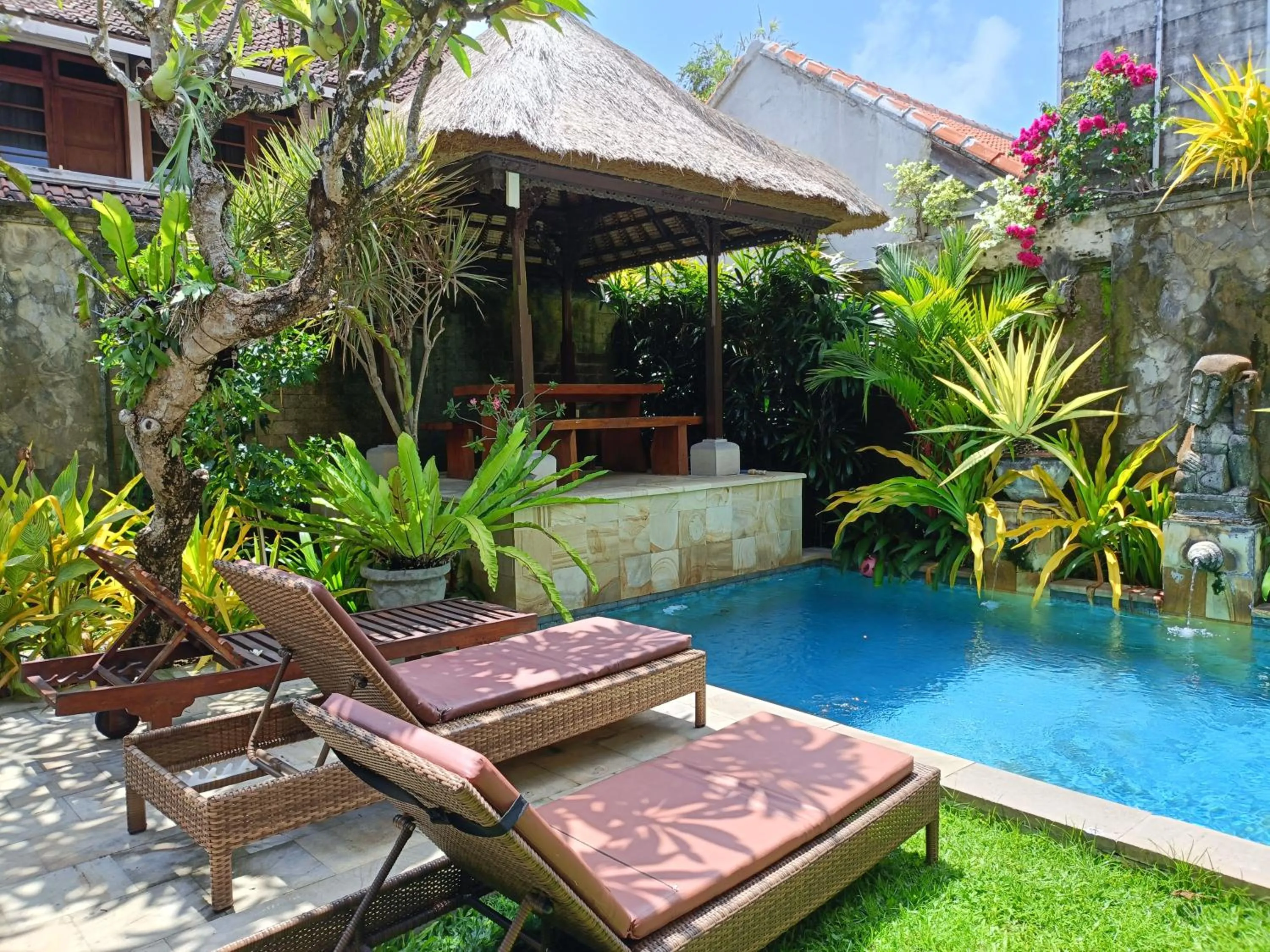 Swimming pool in Ngetis Home Stay