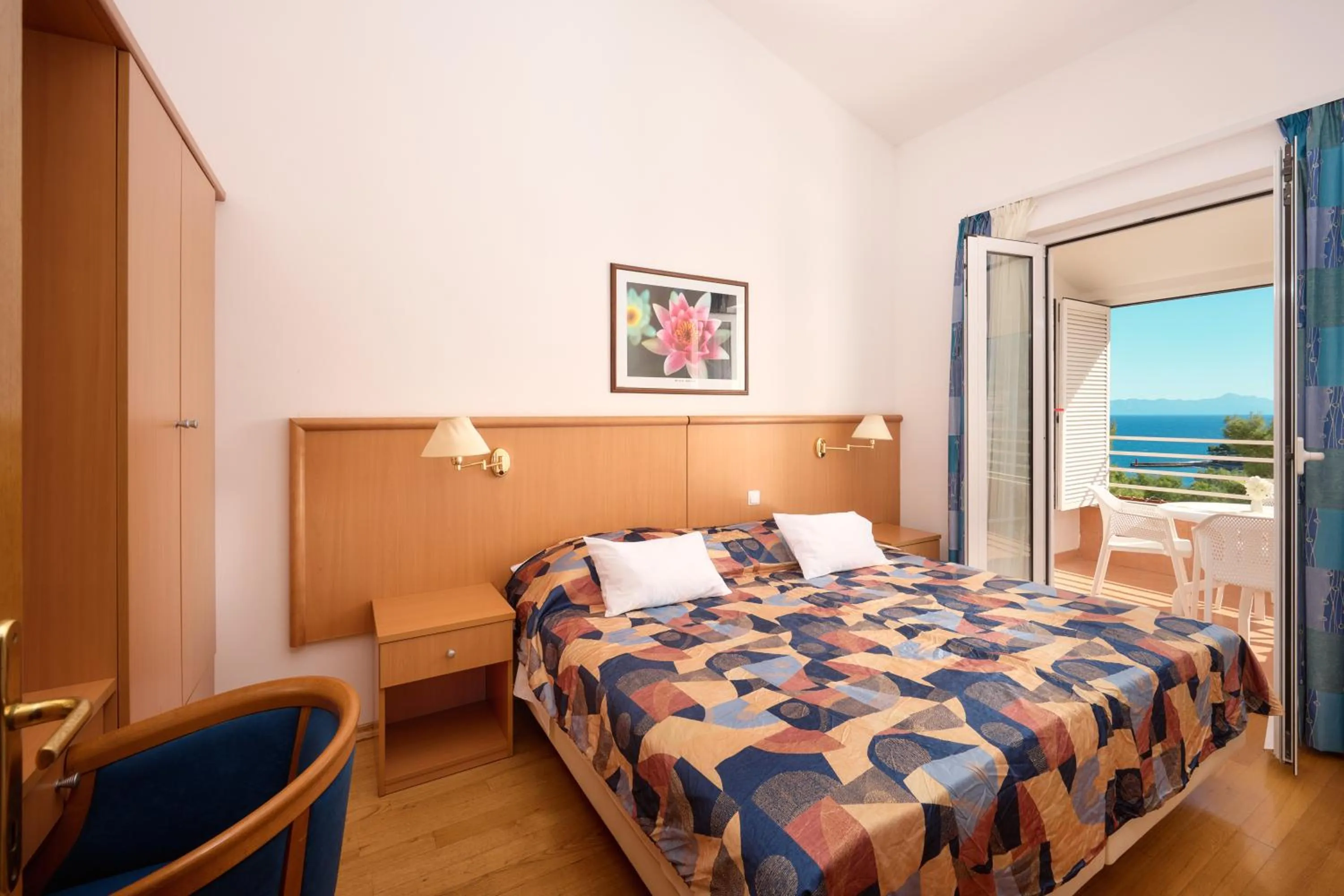 Bed in Fontana Bayside Park