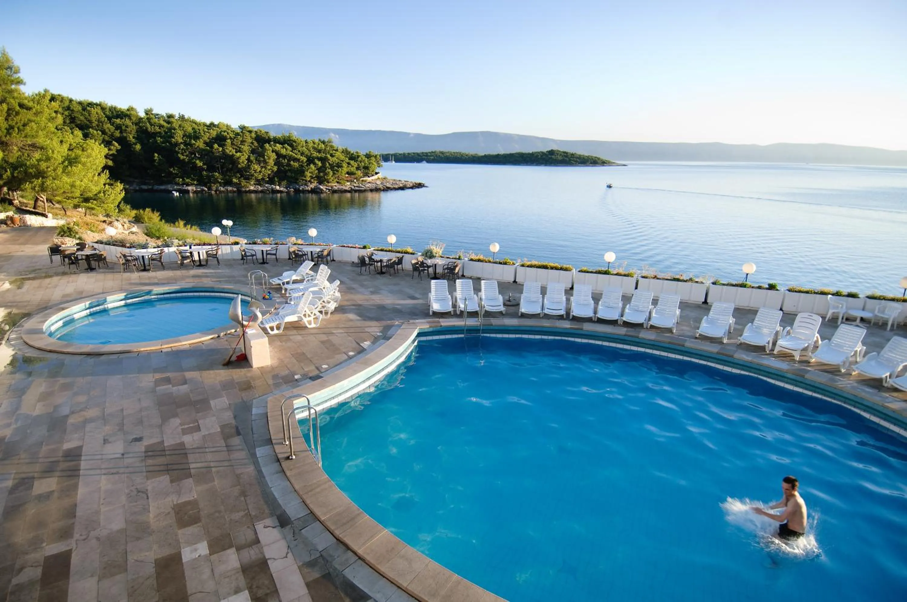 Swimming pool in Fontana Bayside Park