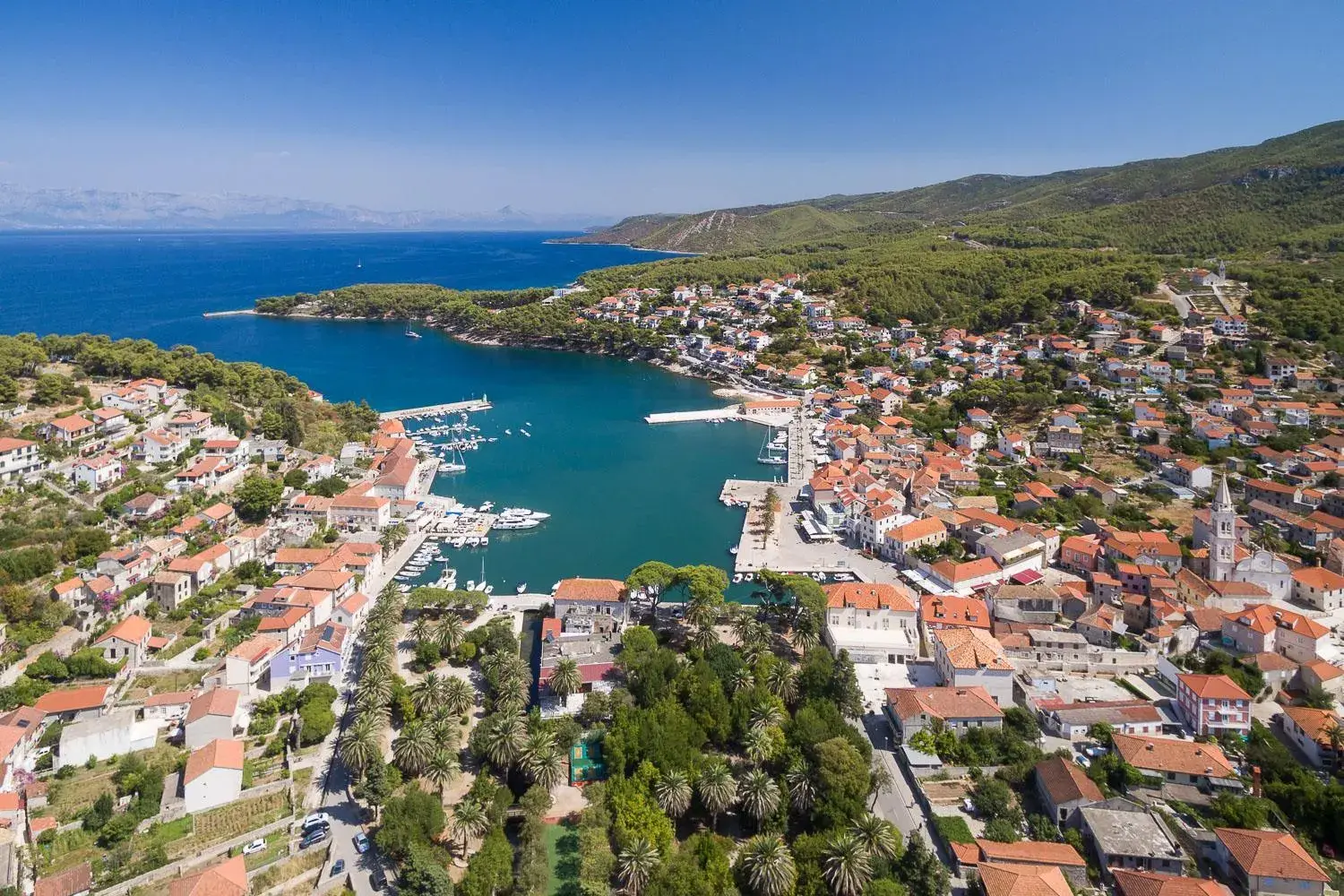 Bird's eye view in Fontana Bayside Park Bird's eye view in Fontana Bayside Park
