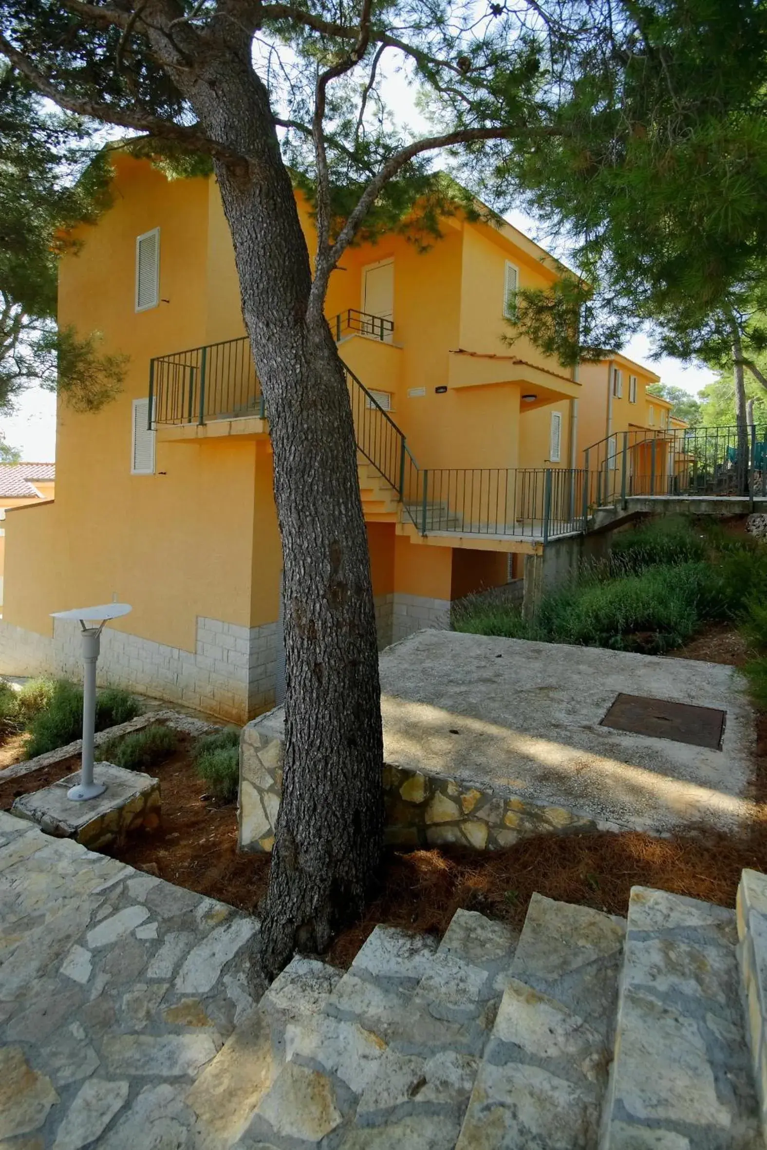 Facade/entrance in Fontana Bayside Park Facade/entrance in Fontana Bayside Park