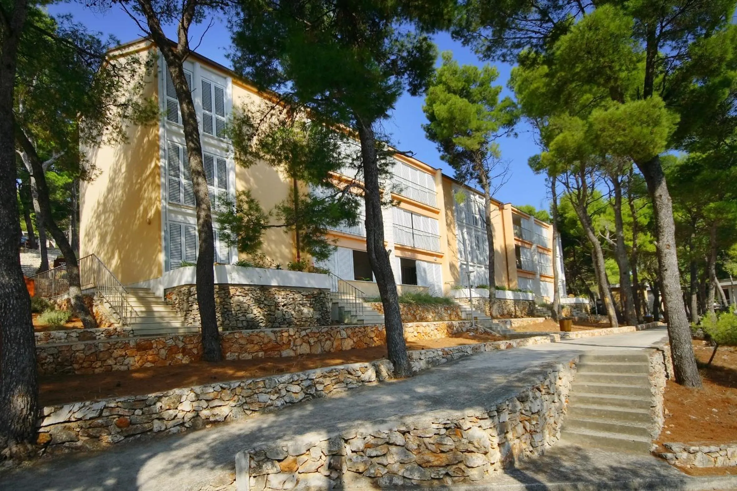 Facade/entrance in Fontana Bayside Park