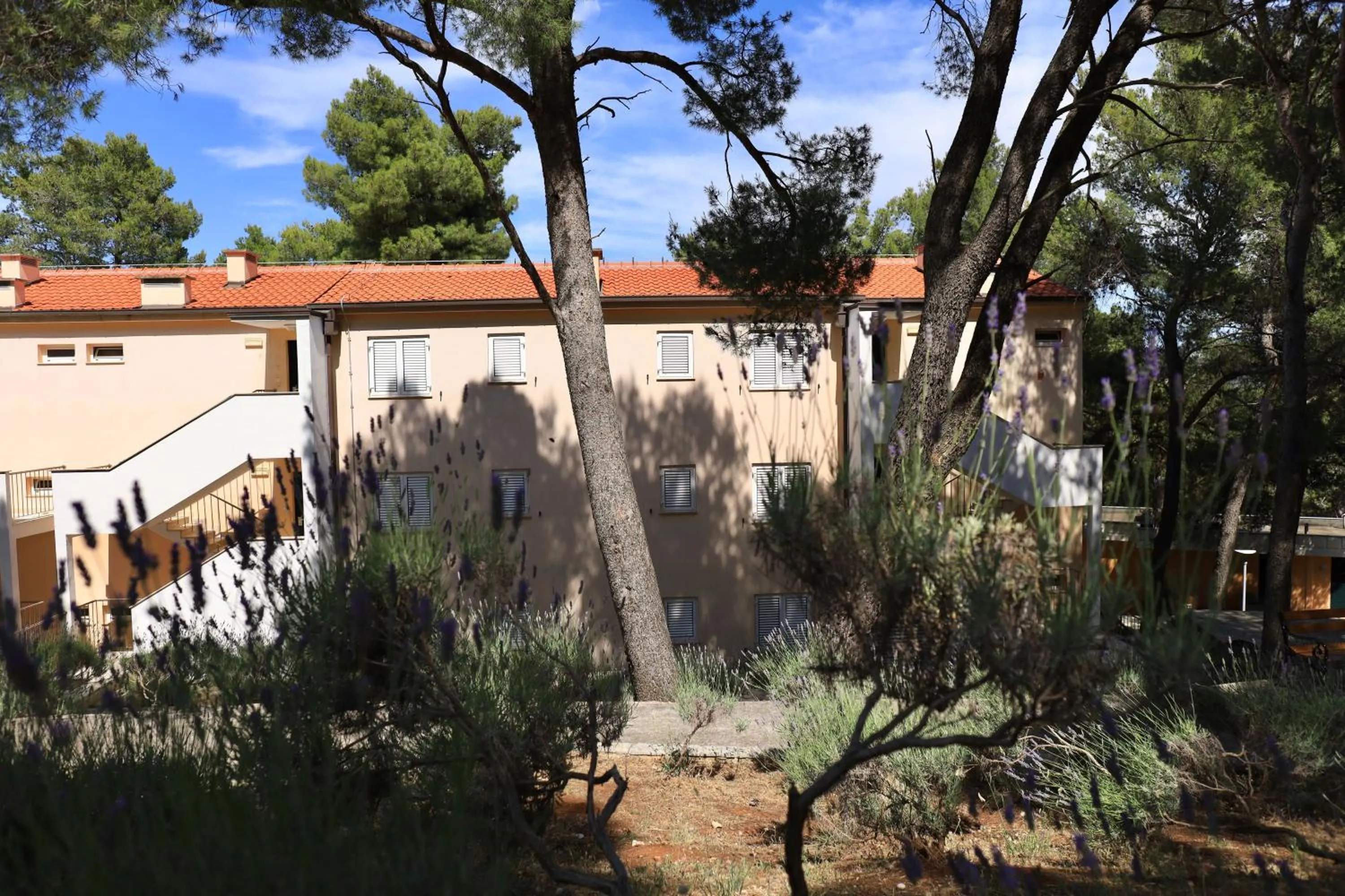 Property building in Fontana Bayside Park