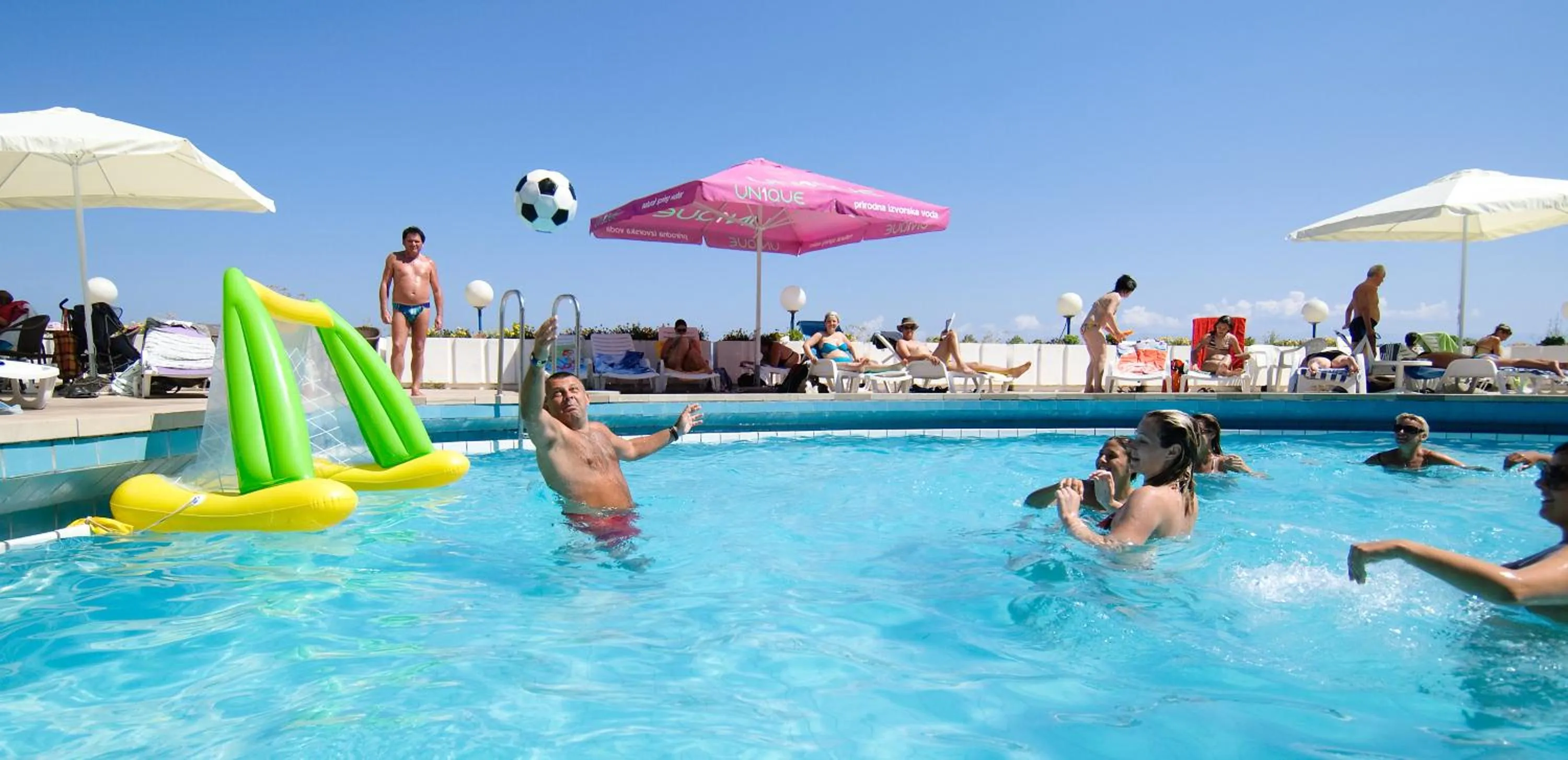 Entertainment in Fontana Bayside Park