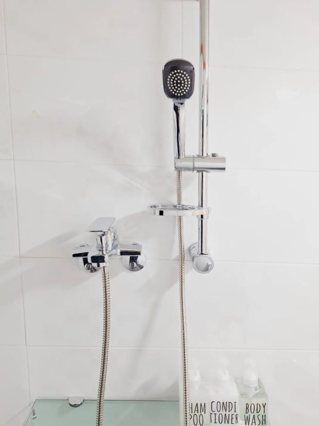 Shower in Hue stay