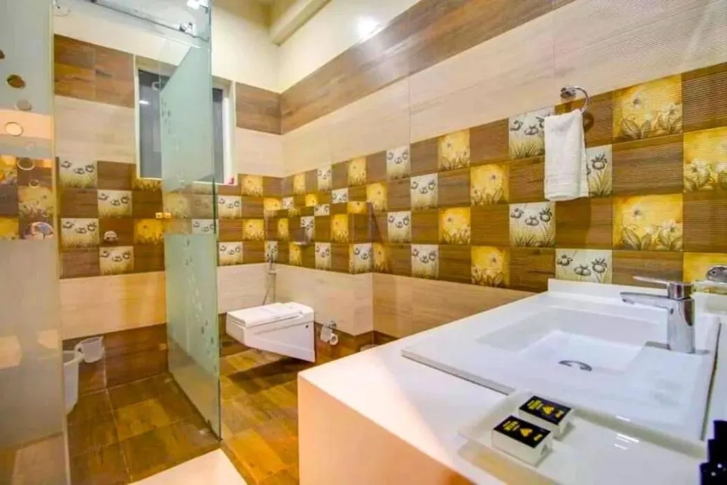 Bathroom in Maulik Mansion Resort