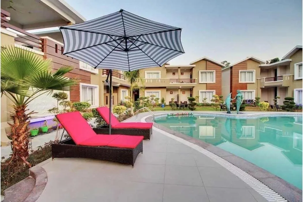 Swimming pool in Maulik Mansion Resort