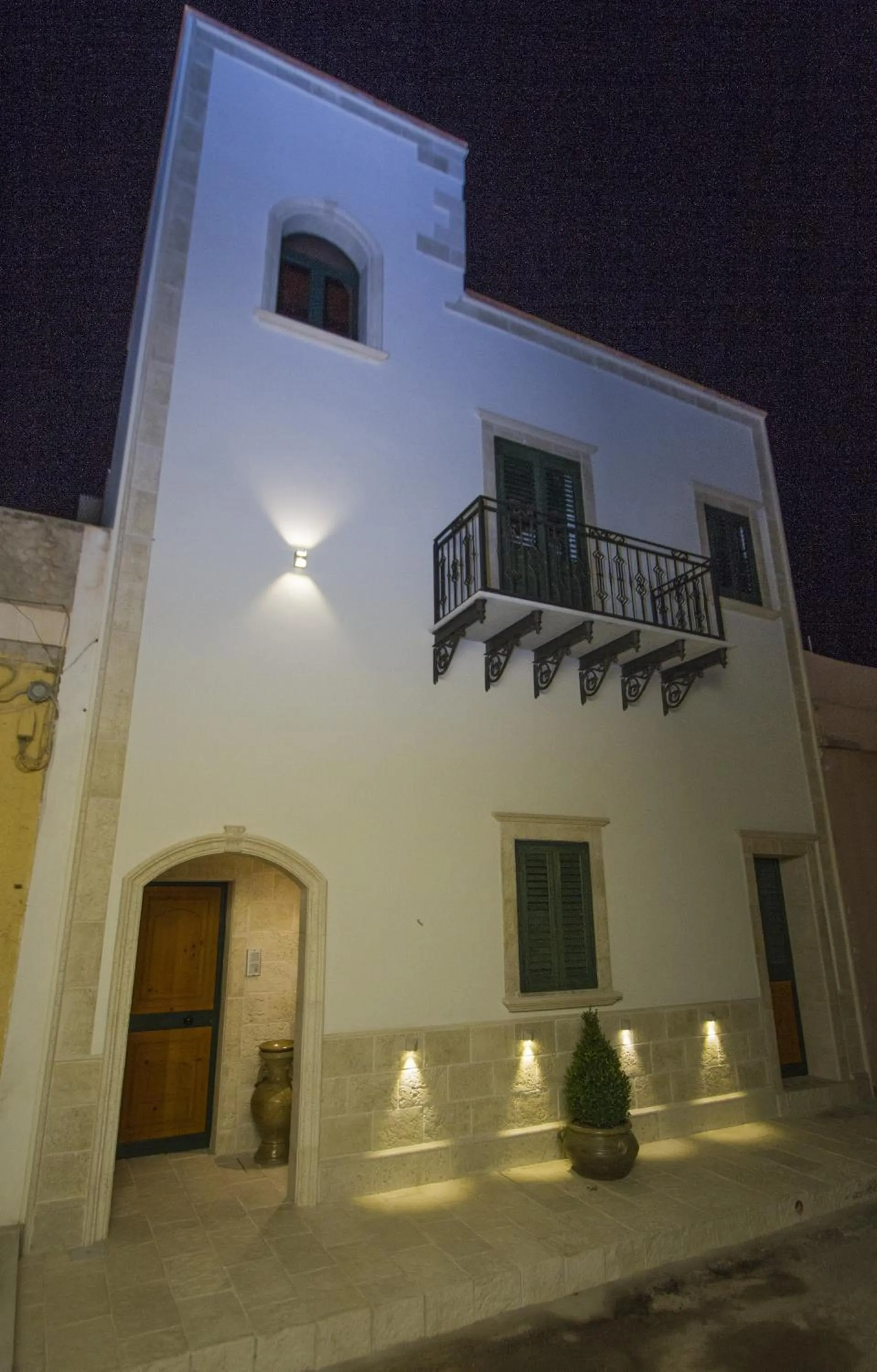 Facade/entrance in Vicolo del Porto