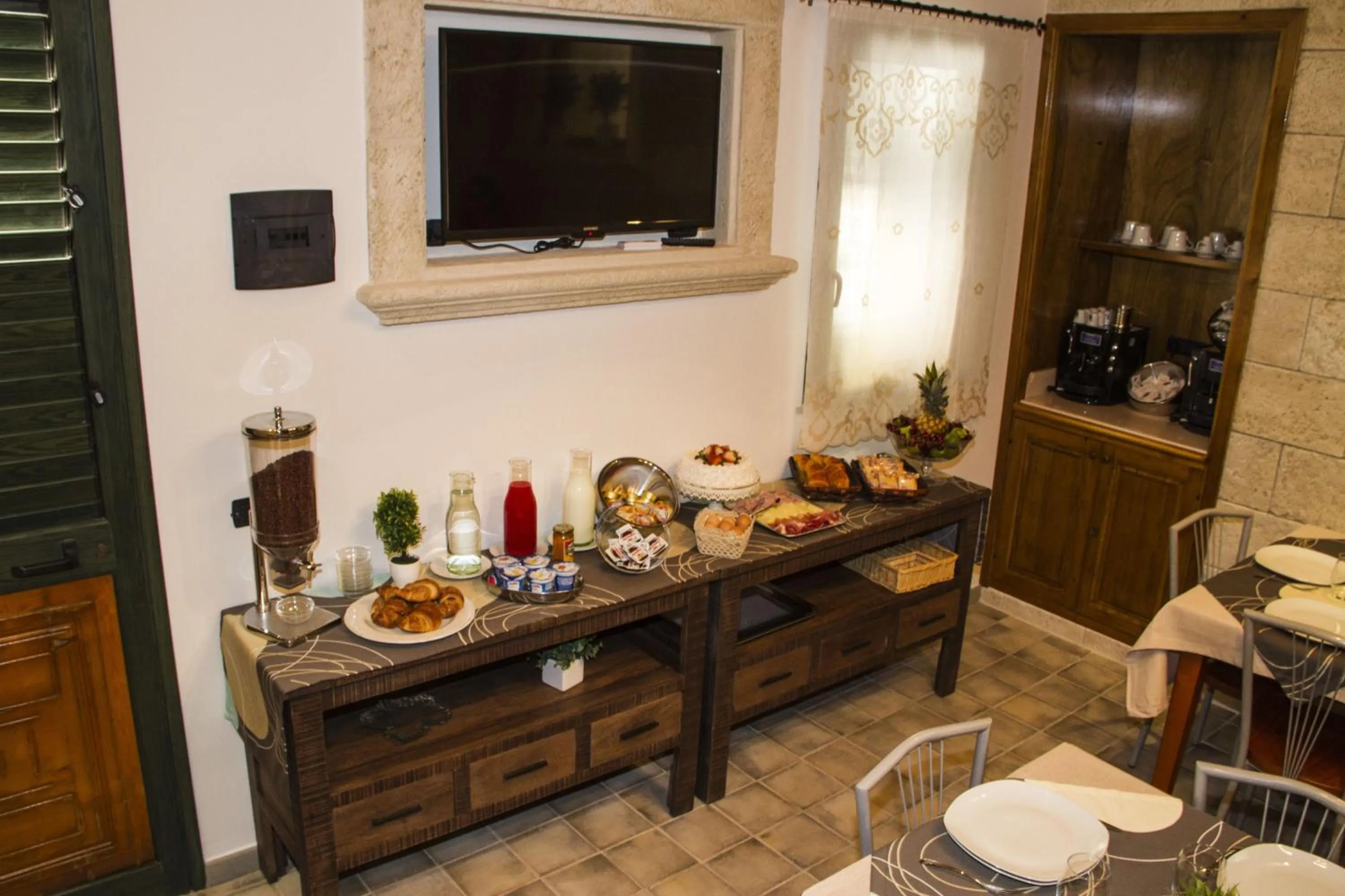 Food in Vicolo del Porto