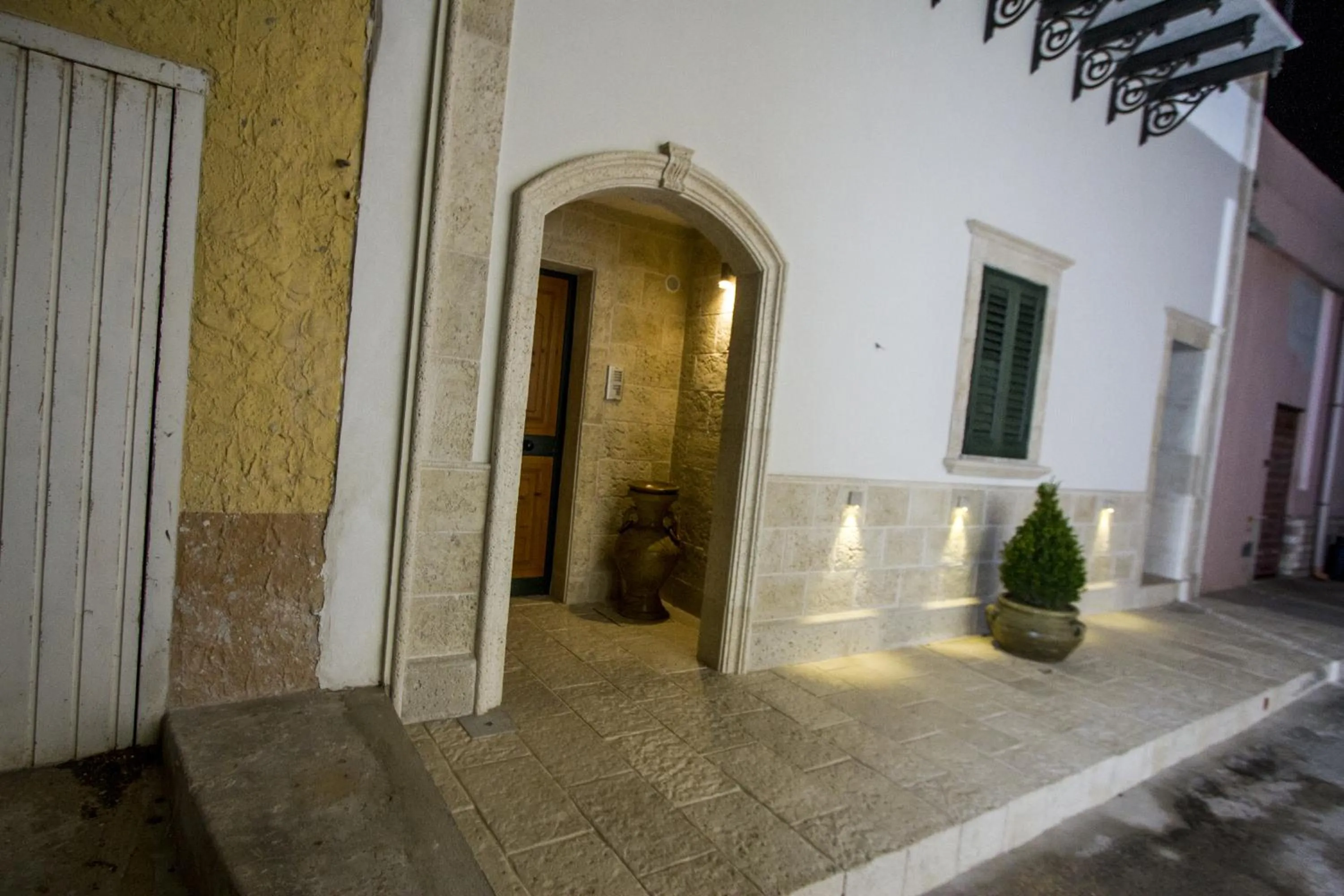 Facade/entrance in Vicolo del Porto