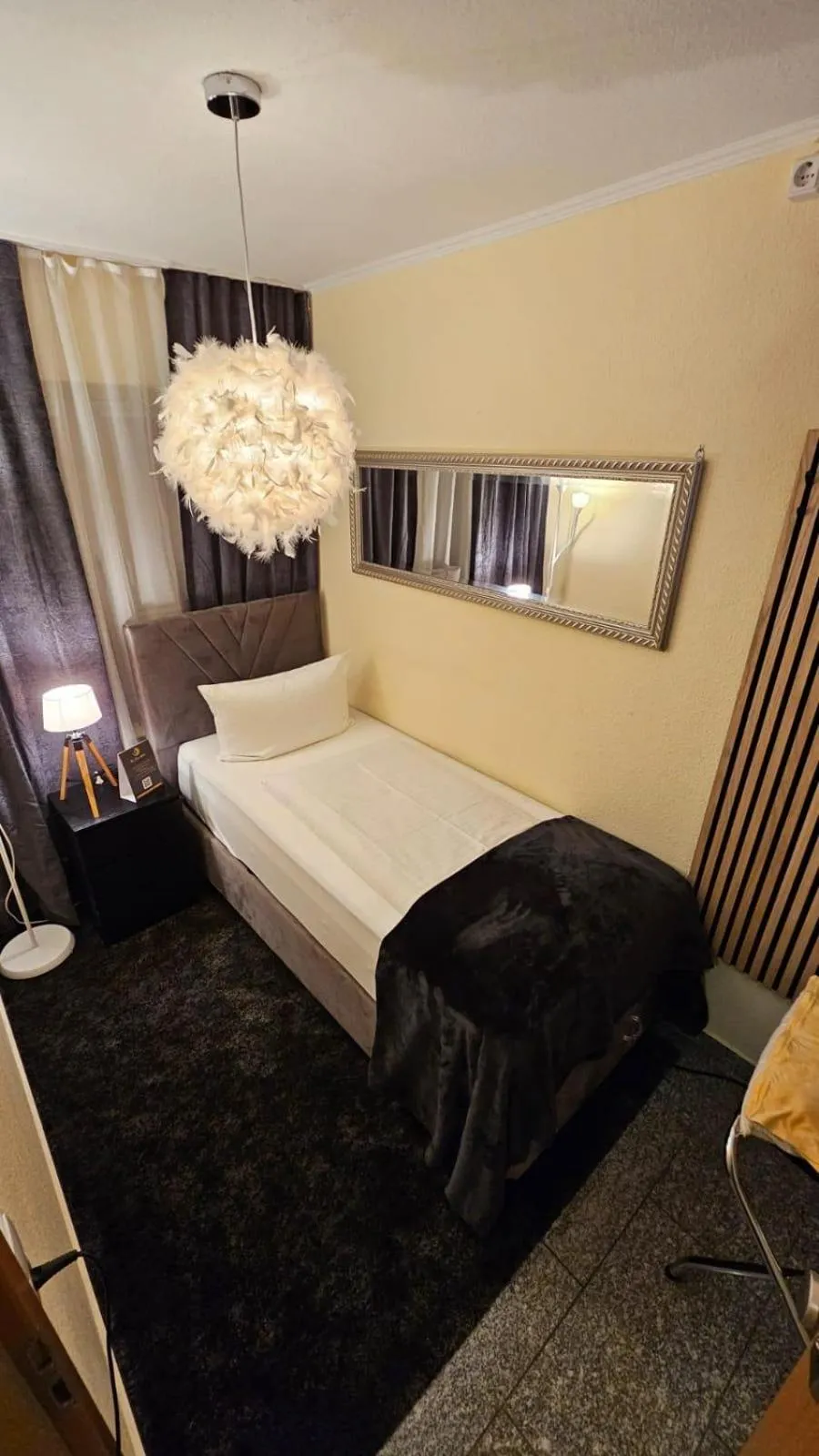 Photo of the whole room, Bed in The Soho Altstadt Relais