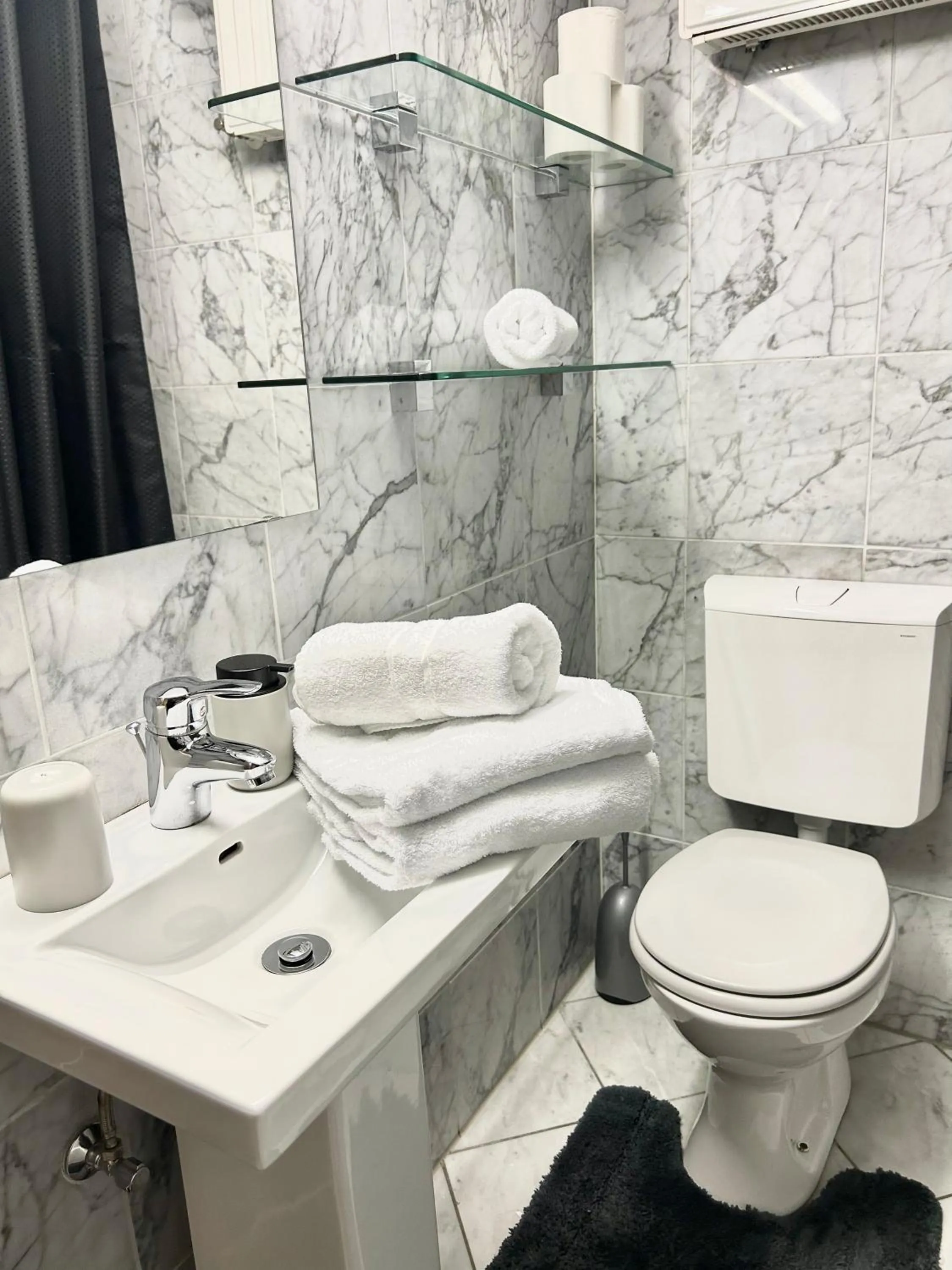 Bathroom in The Soho Altstadt Relais