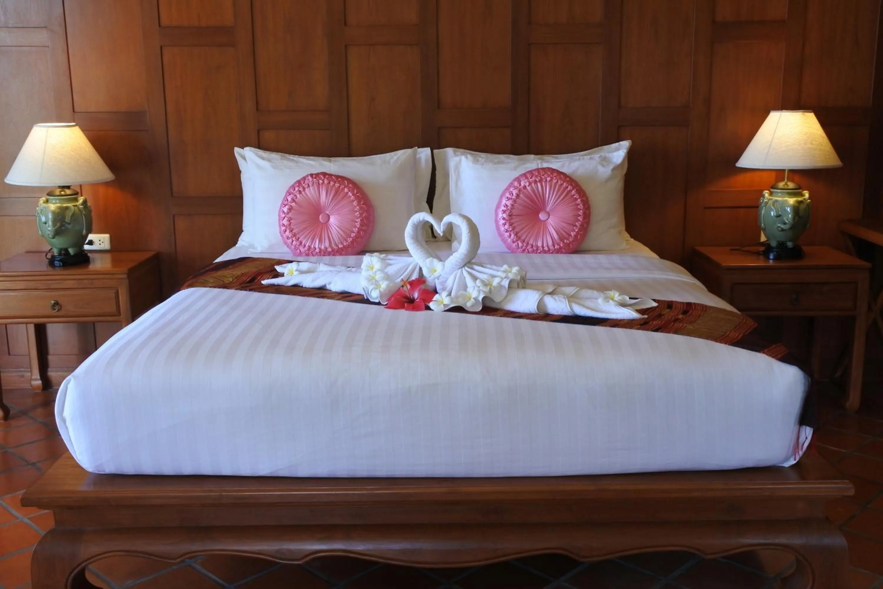 Bed in Baan Thai Lanta Resort