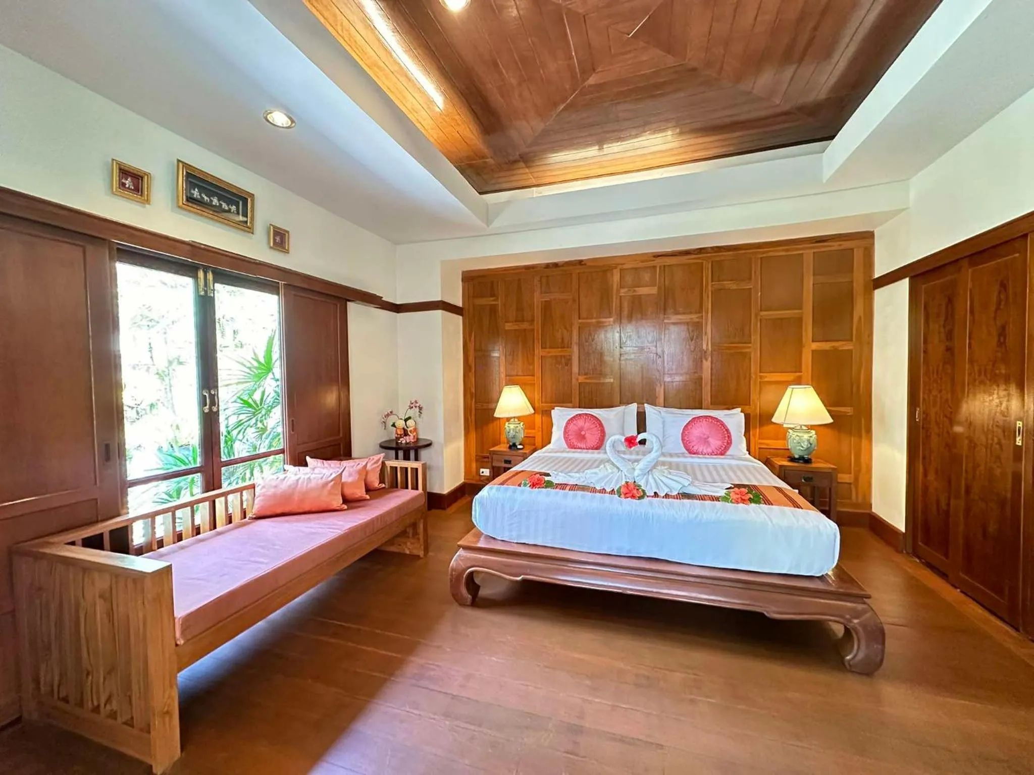 Photo of the whole room, Bed in Baan Thai Lanta Resort