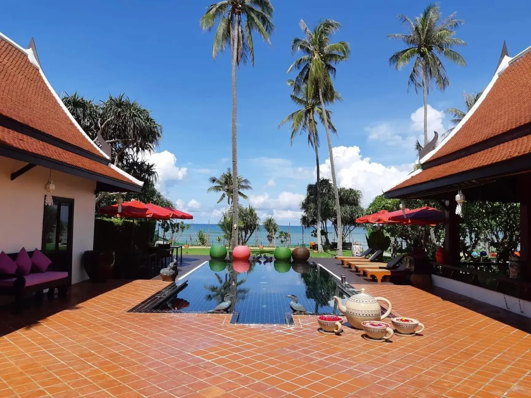 Swimming pool in Baan Thai Lanta Resort