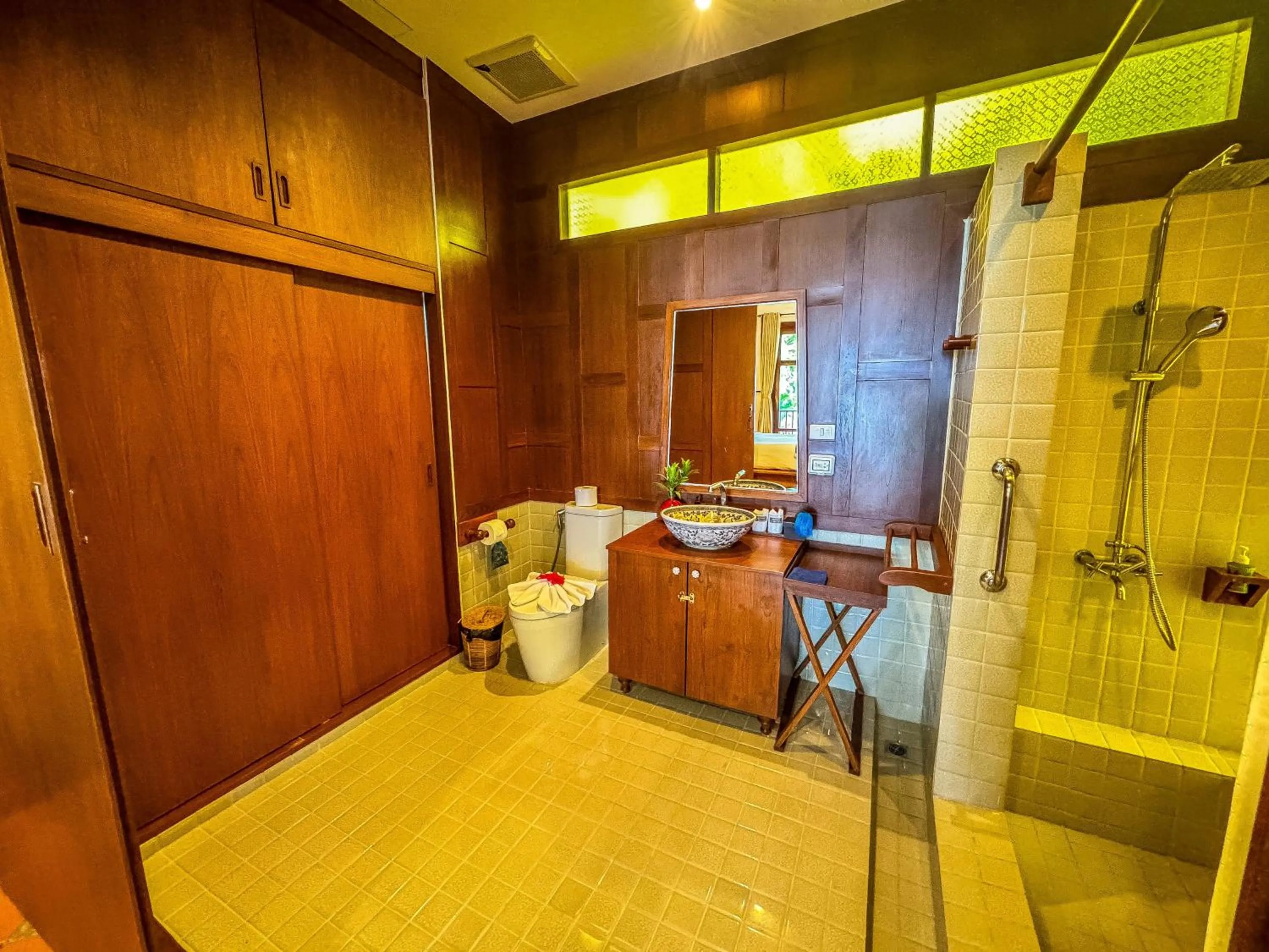 Shower in Baan Thai Lanta Resort