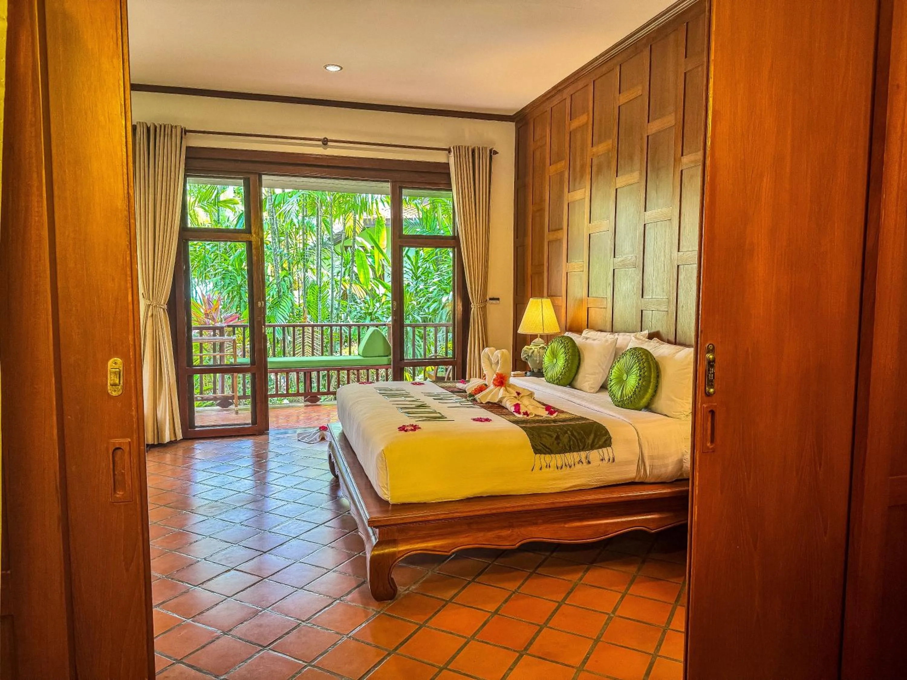 Photo of the whole room, Bed in Baan Thai Lanta Resort