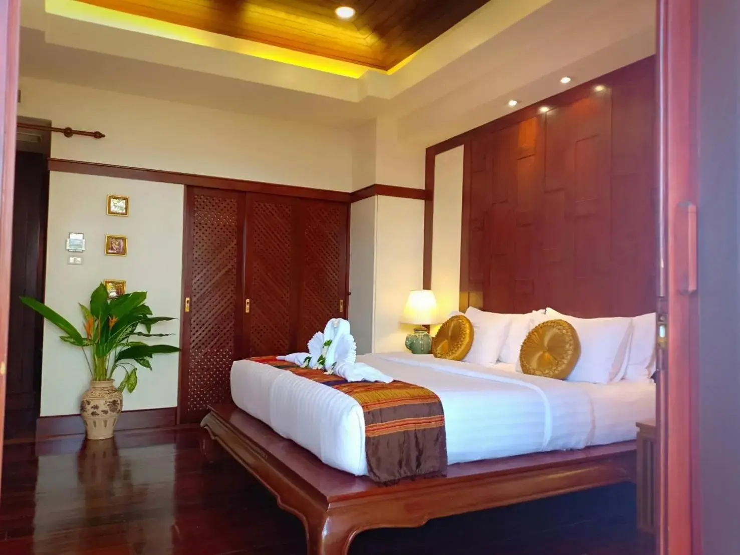 Photo of the whole room, Bed in Baan Thai Lanta Resort