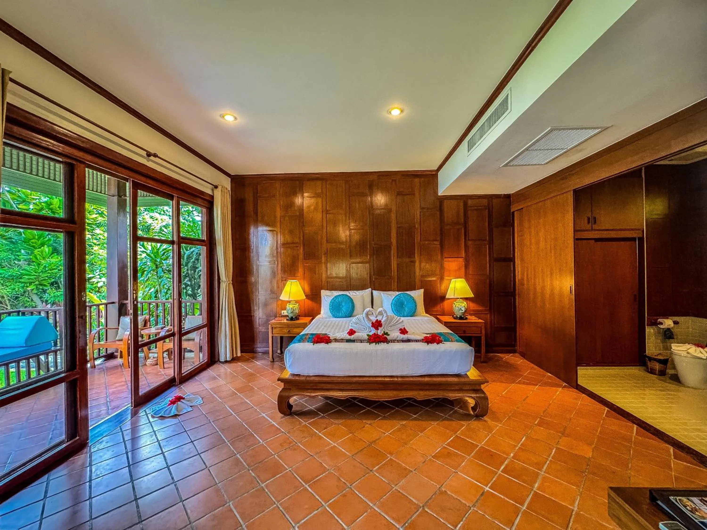 Photo of the whole room, Bed in Baan Thai Lanta Resort
