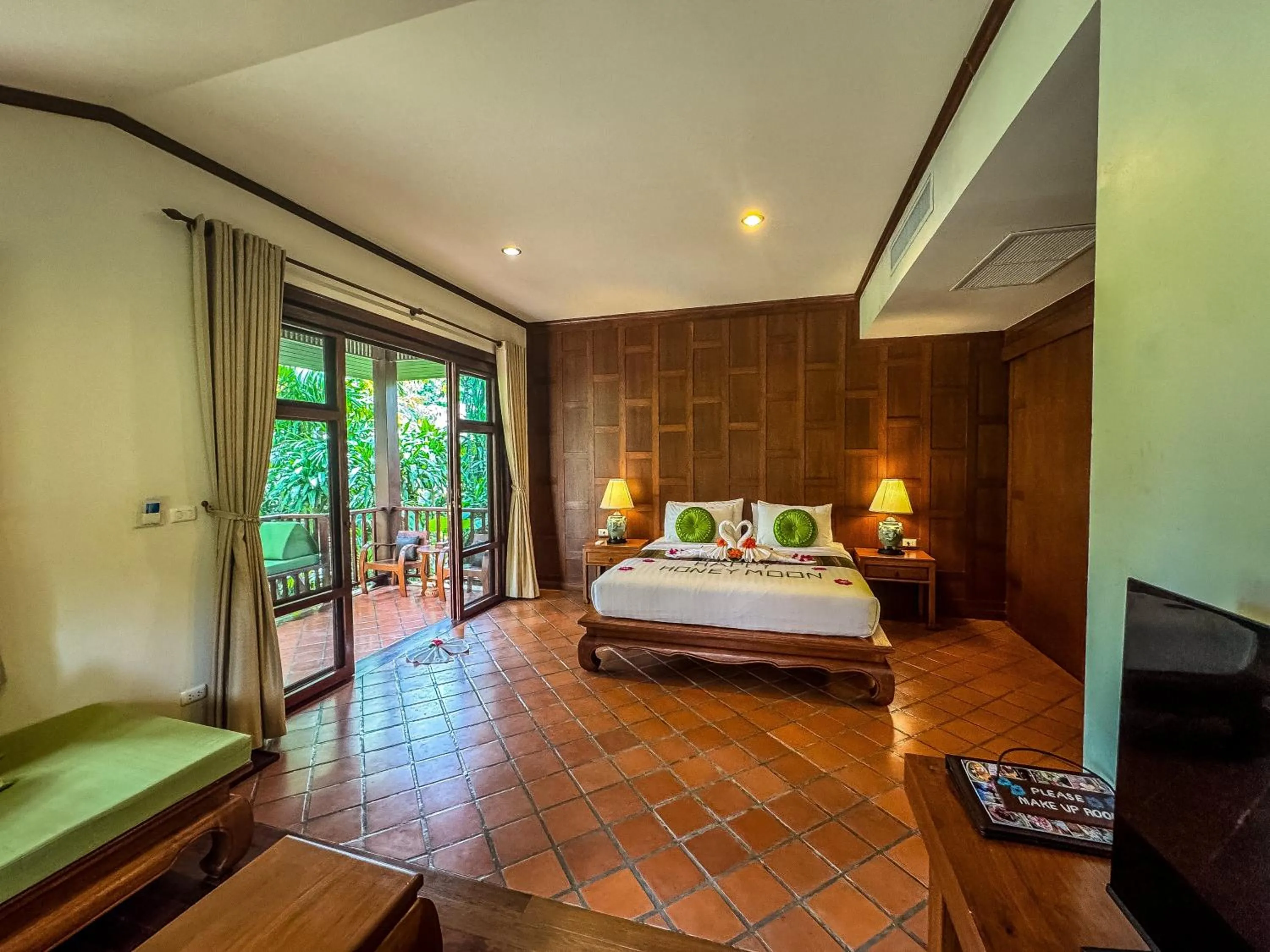 Photo of the whole room, Bed in Baan Thai Lanta Resort