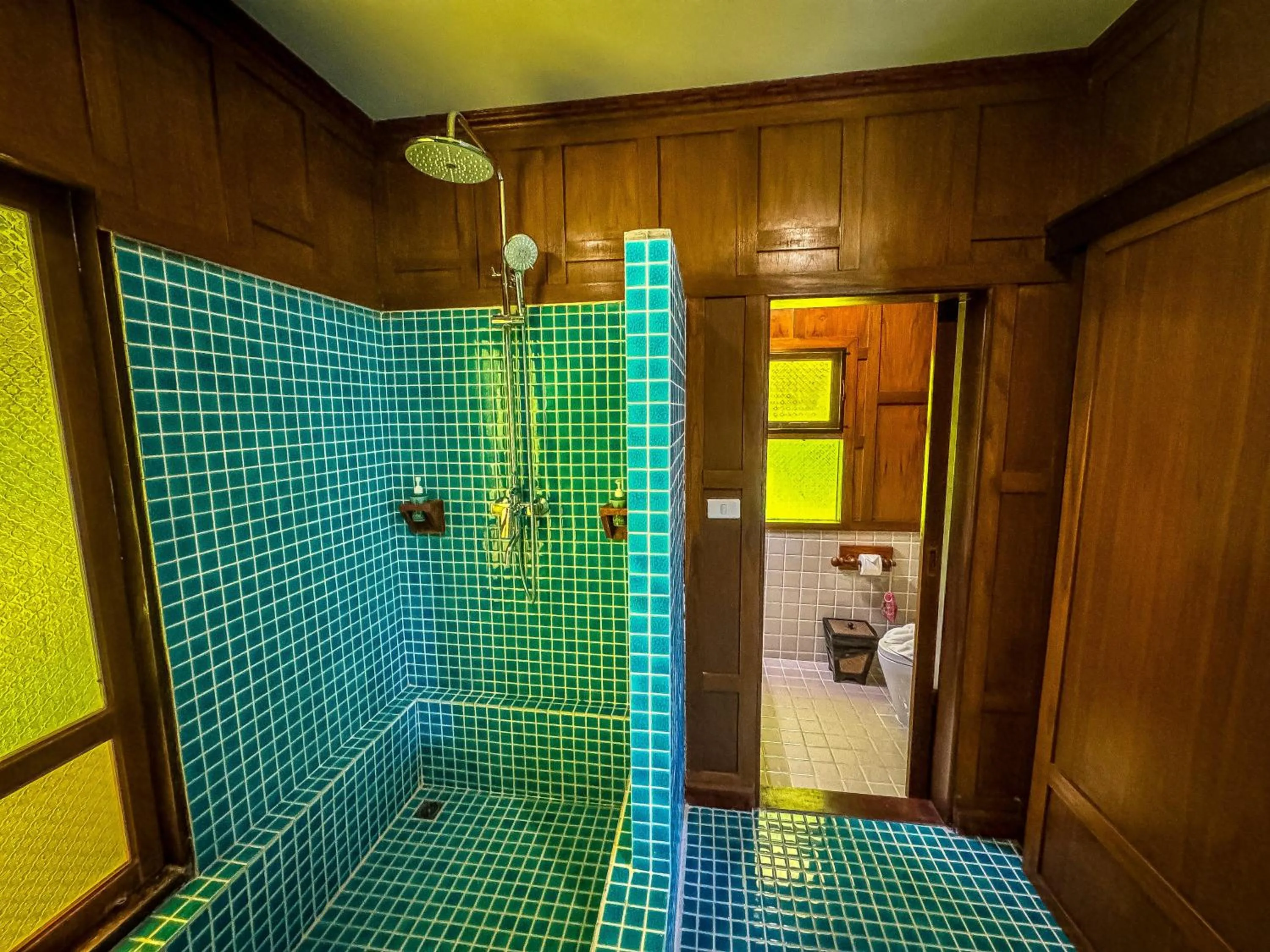 Shower in Baan Thai Lanta Resort