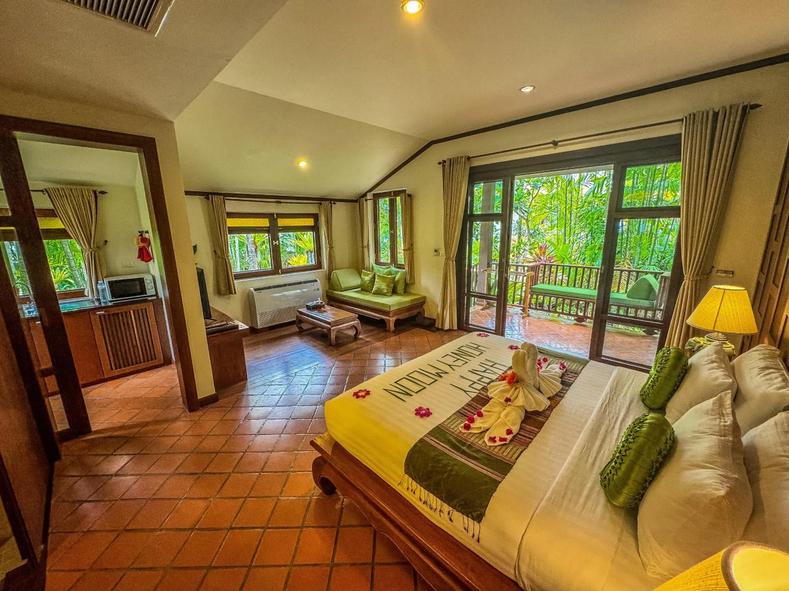 Photo of the whole room, Bed in Baan Thai Lanta Resort
