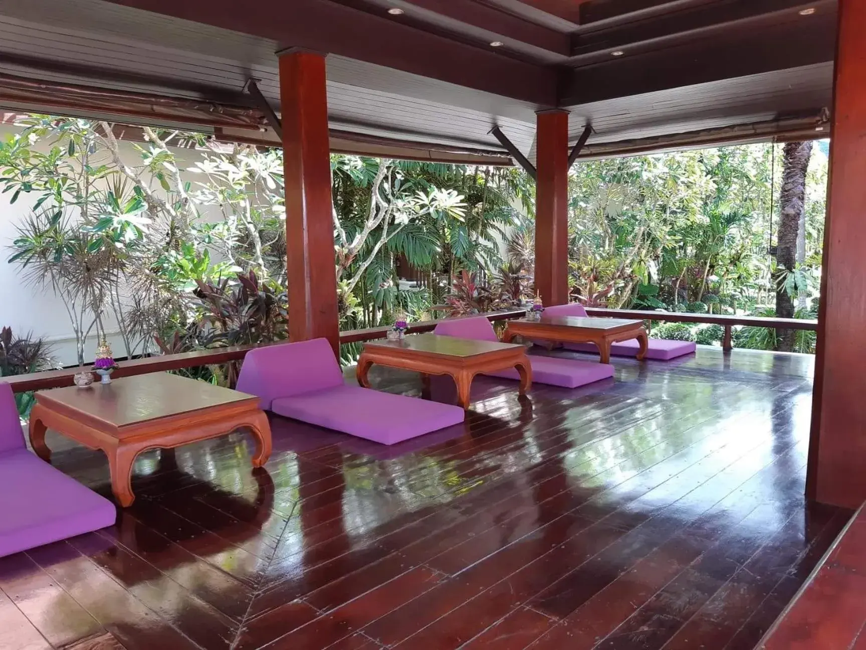 Lounge or bar in Baan Thai Lanta Resort