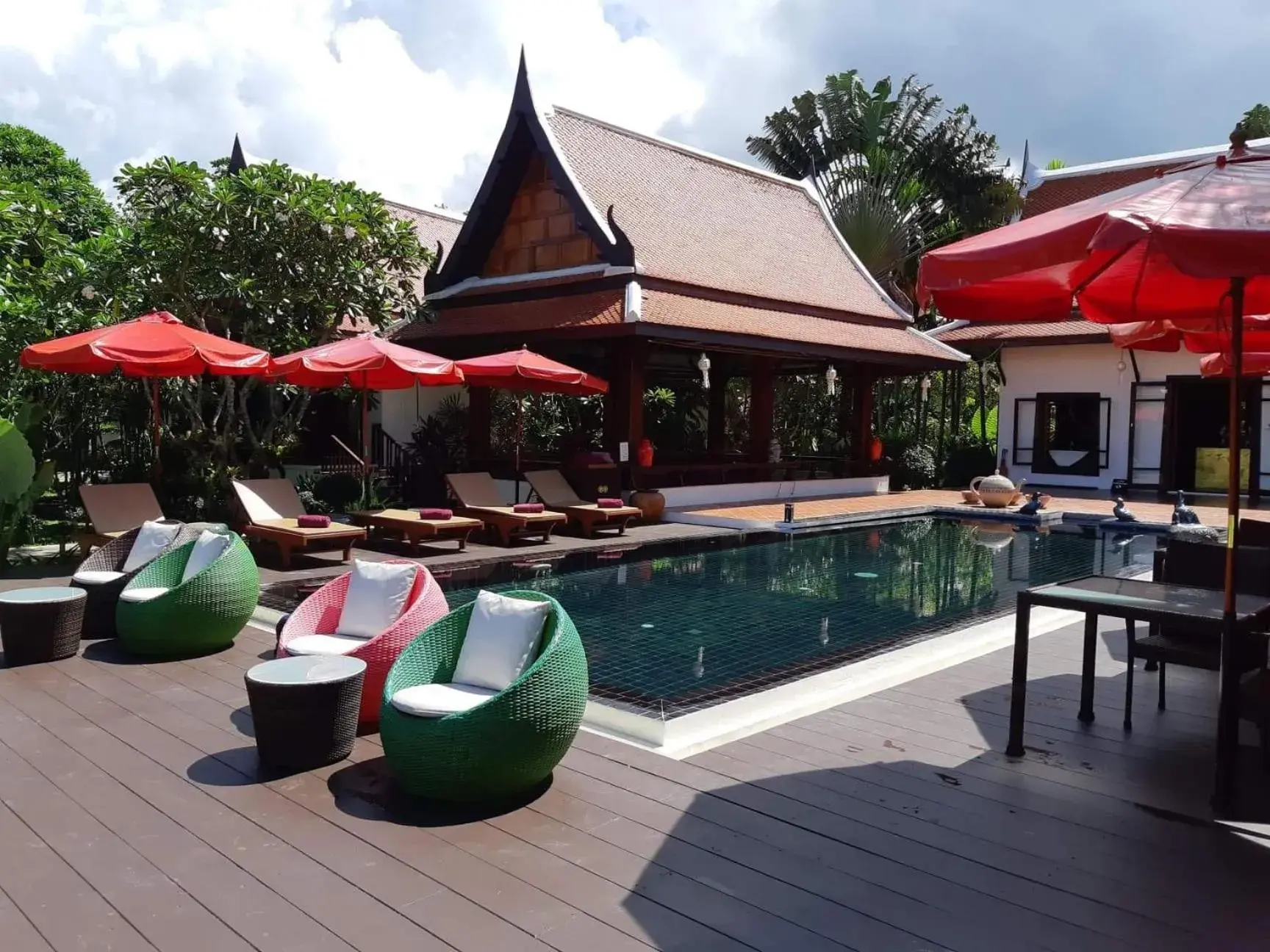 Swimming pool in Baan Thai Lanta Resort