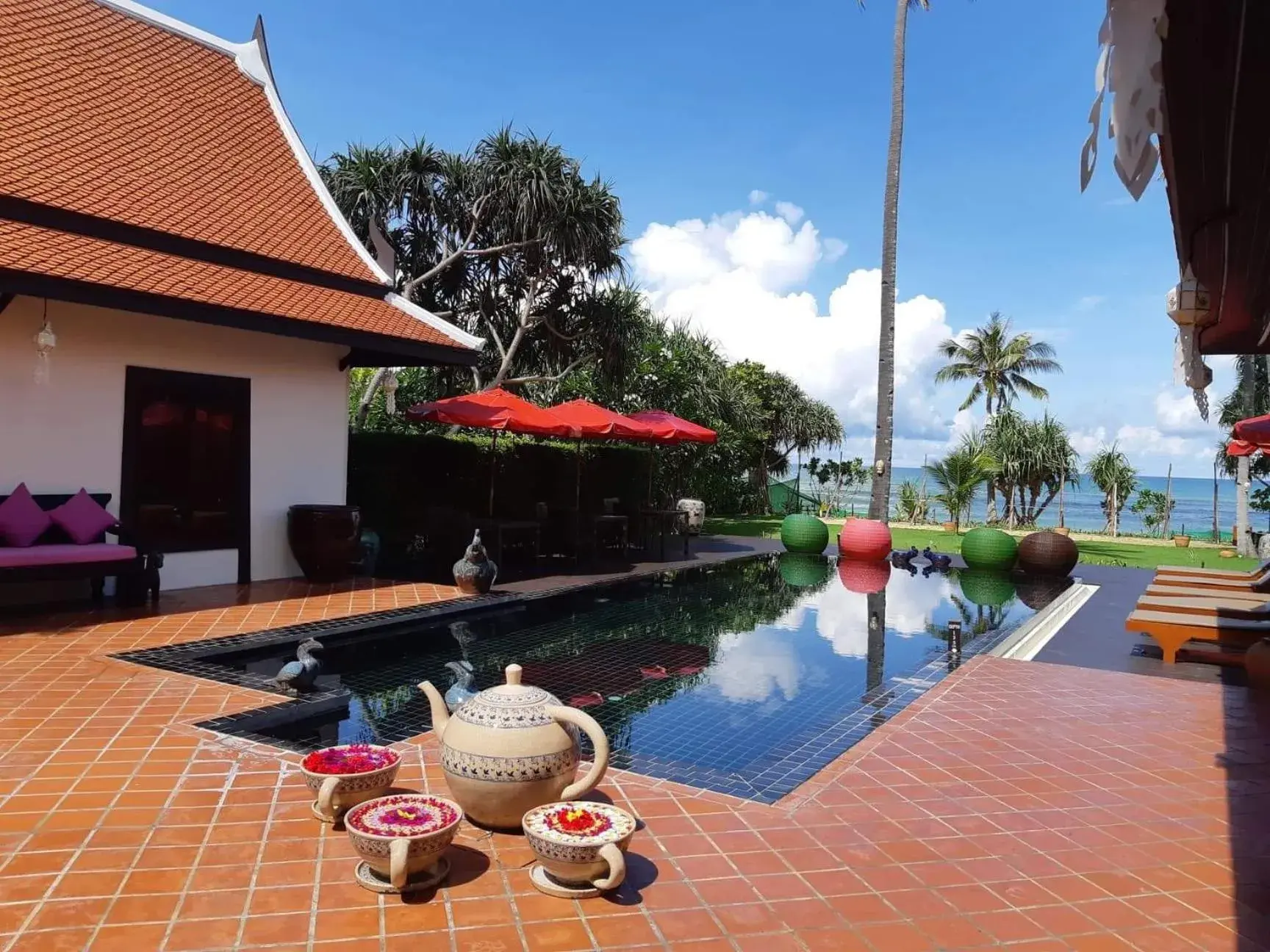 Swimming pool in Baan Thai Lanta Resort