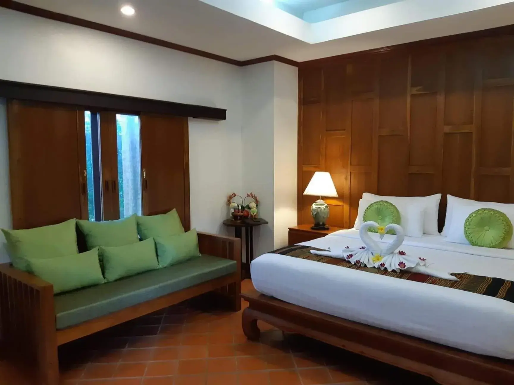 Photo of the whole room, Bed in Baan Thai Lanta Resort
