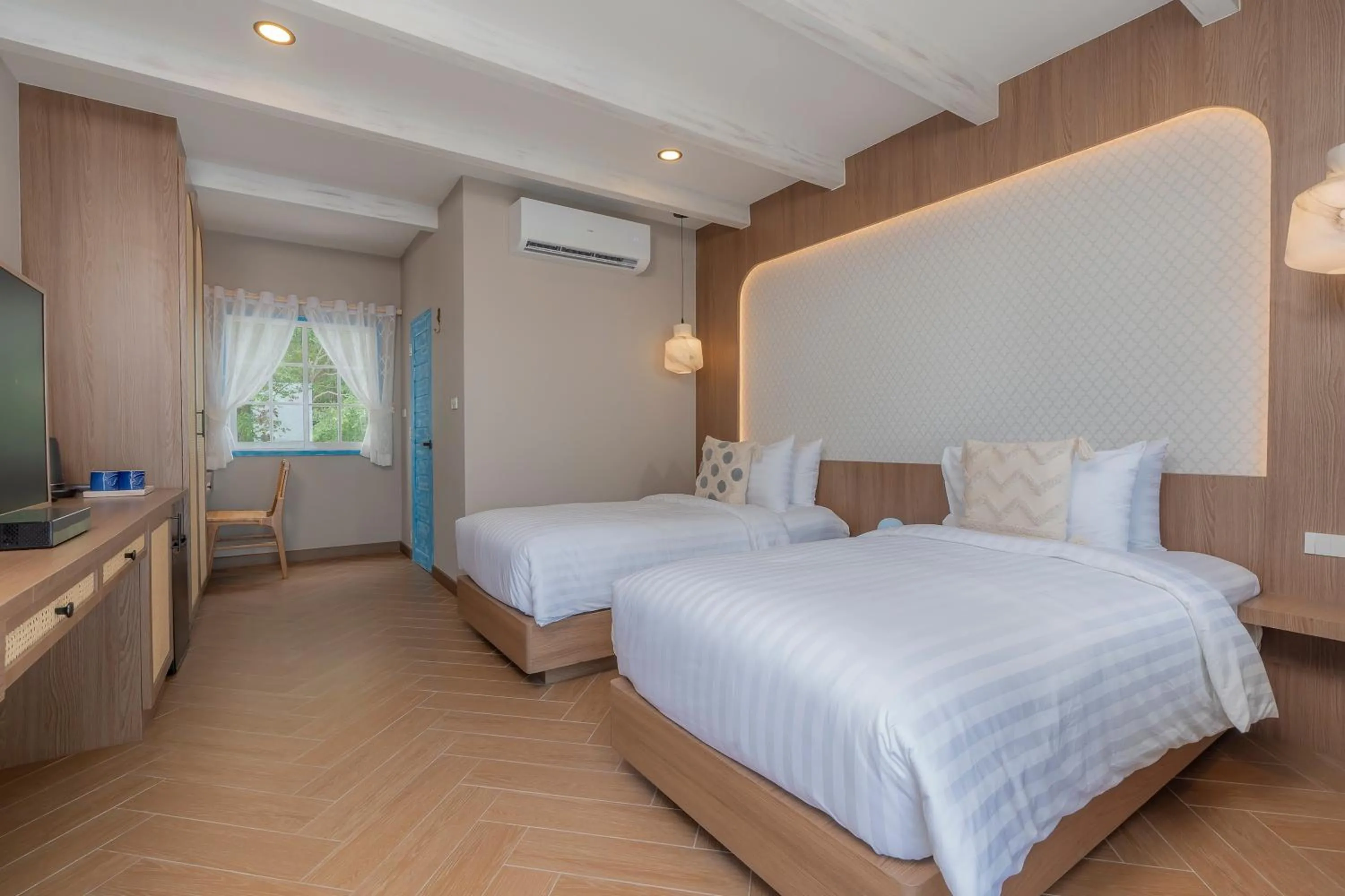 Cafe Suites4 Superior Twin with Sea View in Sea of Love Suite Cafe Pattaya