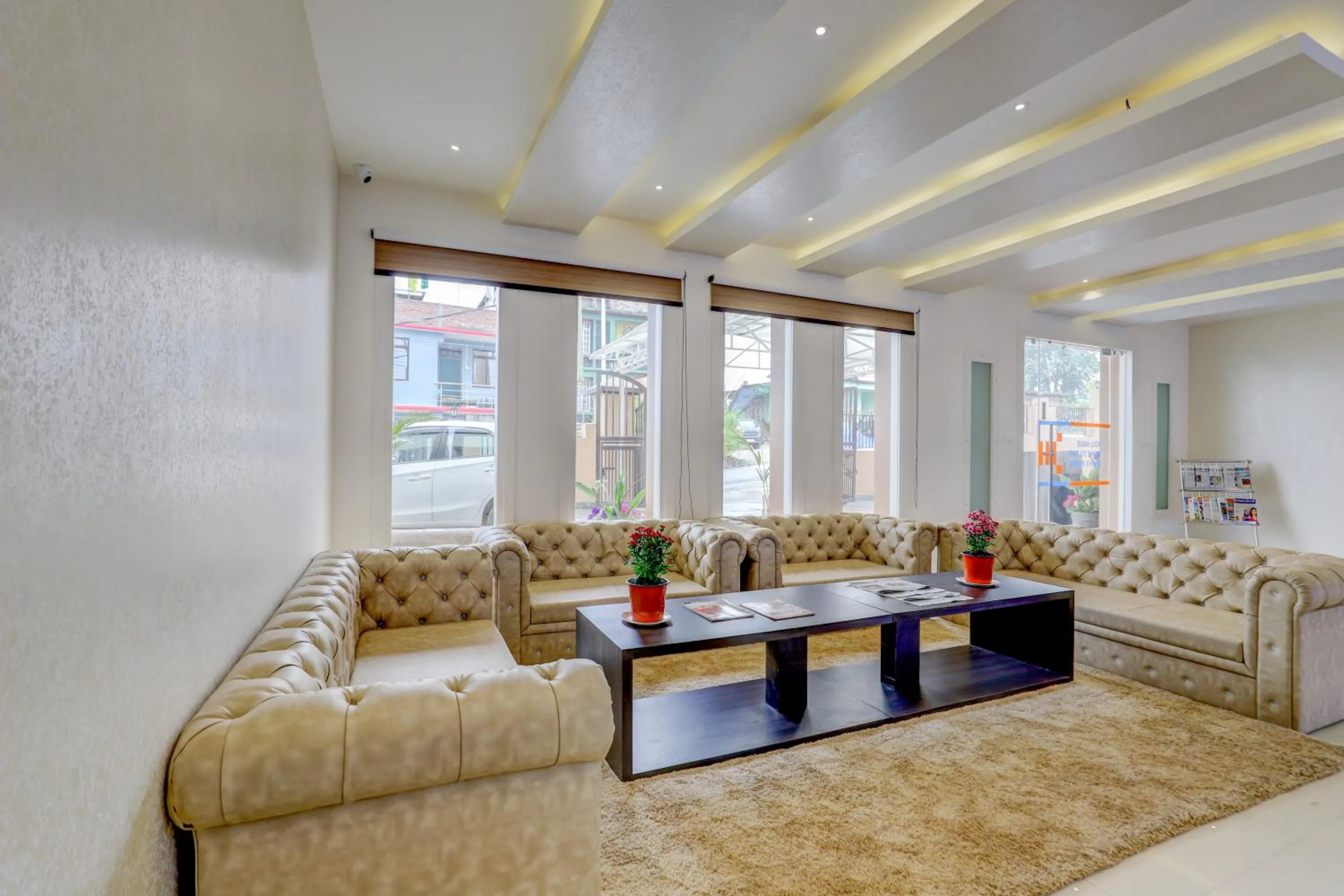 Living room in Banari Regency by Summit