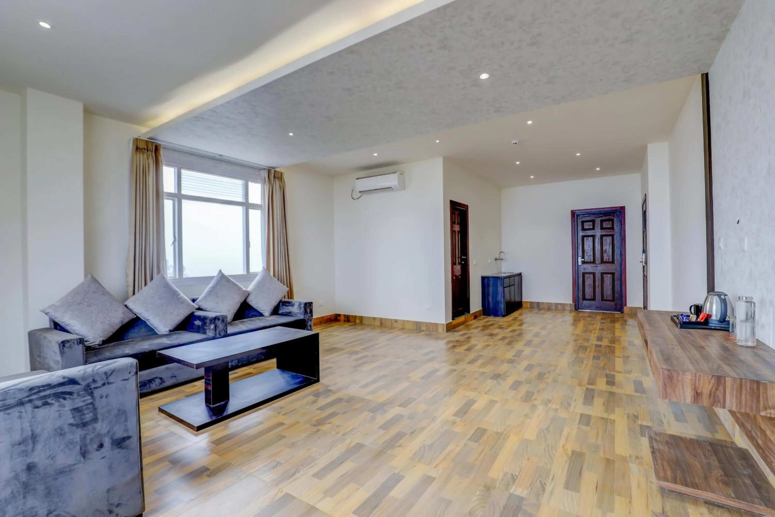 Living room in Banari Regency by Summit