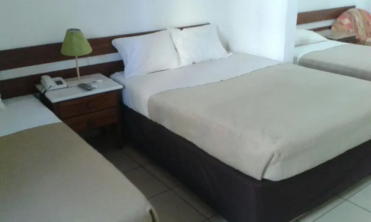 Twin Room with Private Bathroom in Pensao Martins Twin Room with Private Bathroom in Pensao Martins