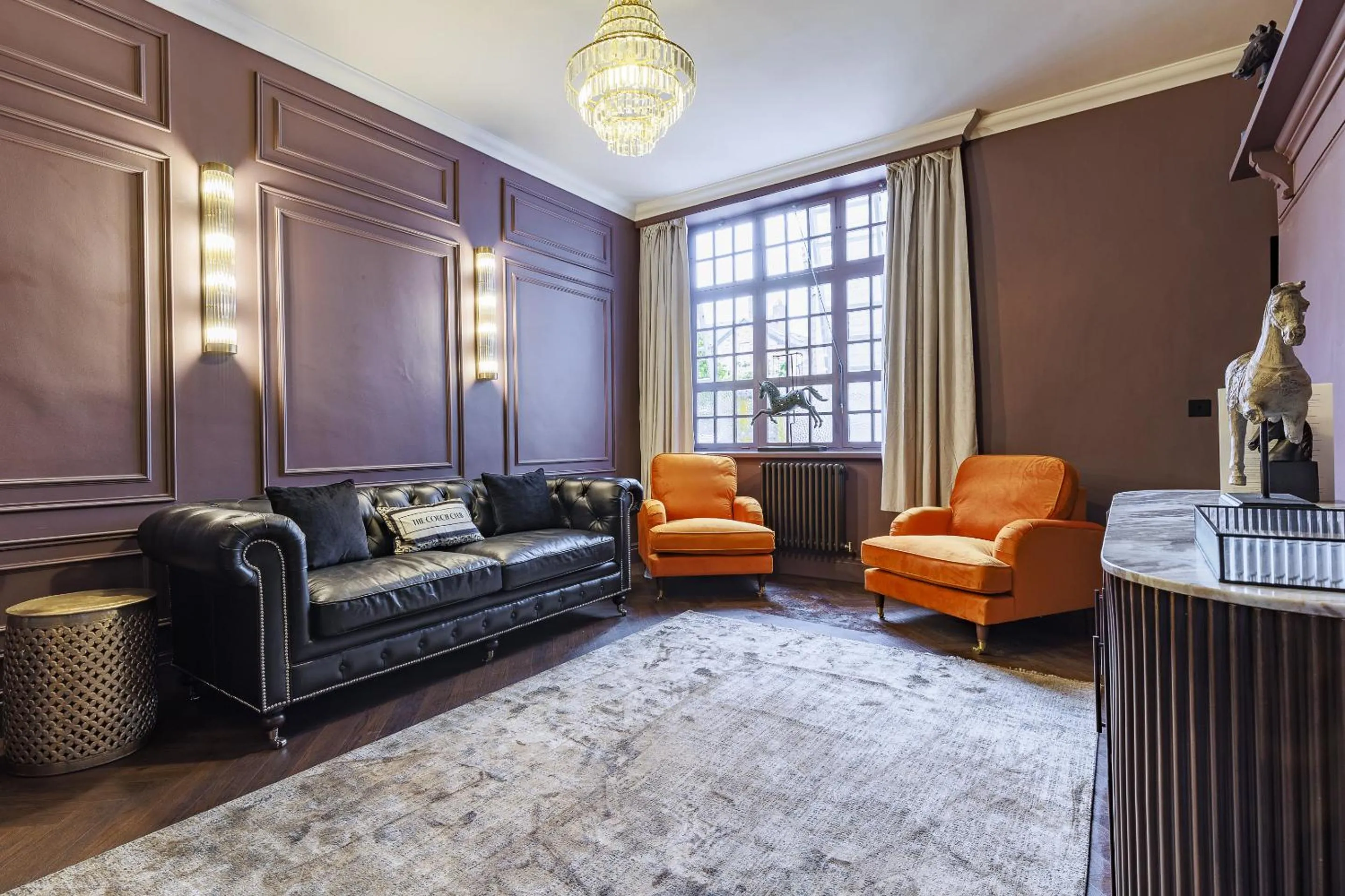 Living room in The Seven Chester