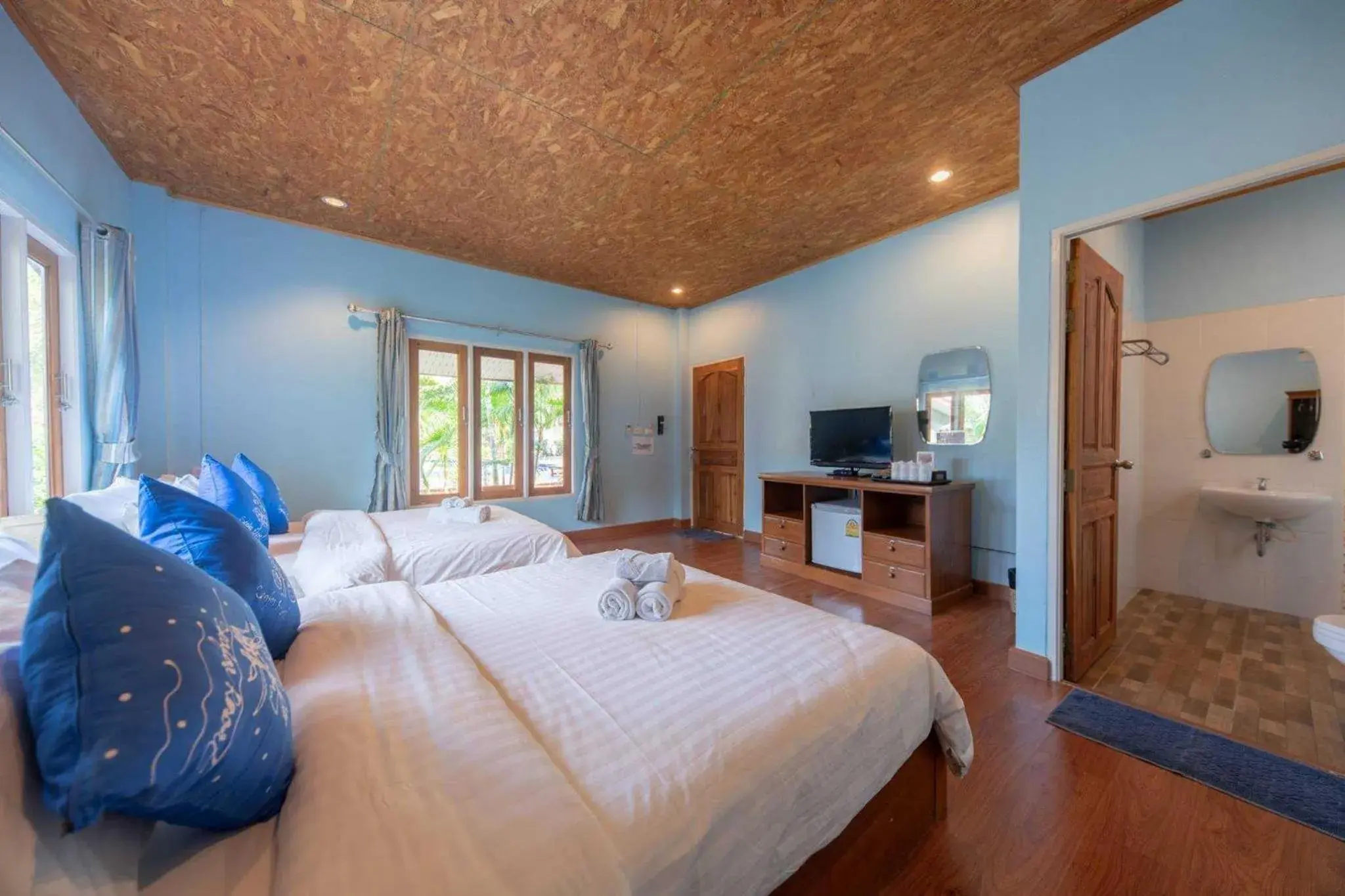 TV and multimedia, Bed in Seafar Resort TV and multimedia, Bed in Seafar Resort