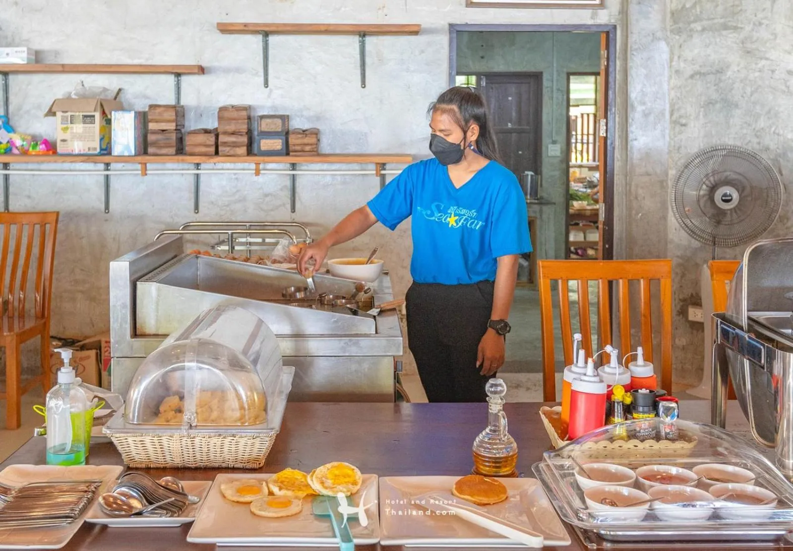 Restaurant/places to eat in Seafar Resort