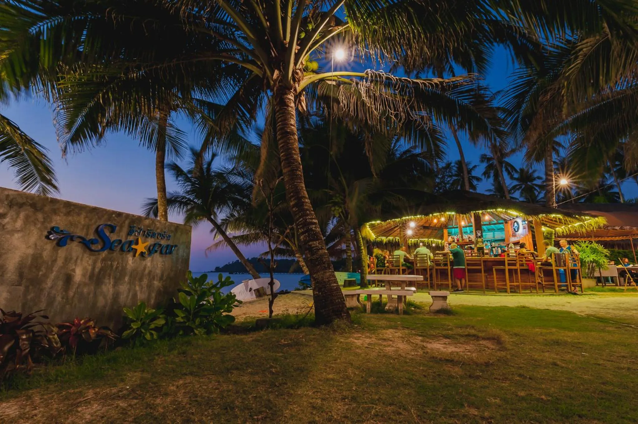 Restaurant/places to eat in Seafar Resort