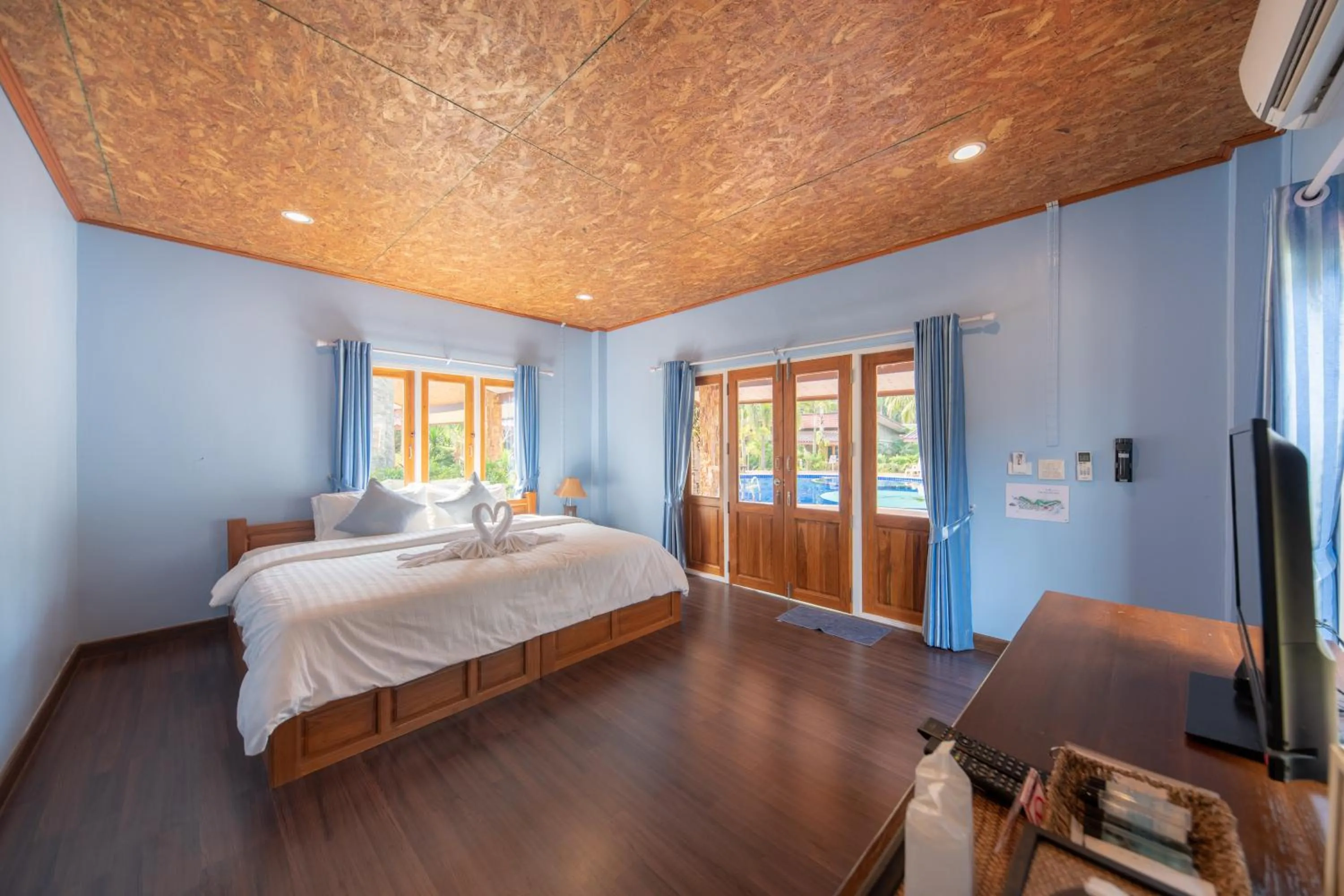 Bed in Seafar Resort