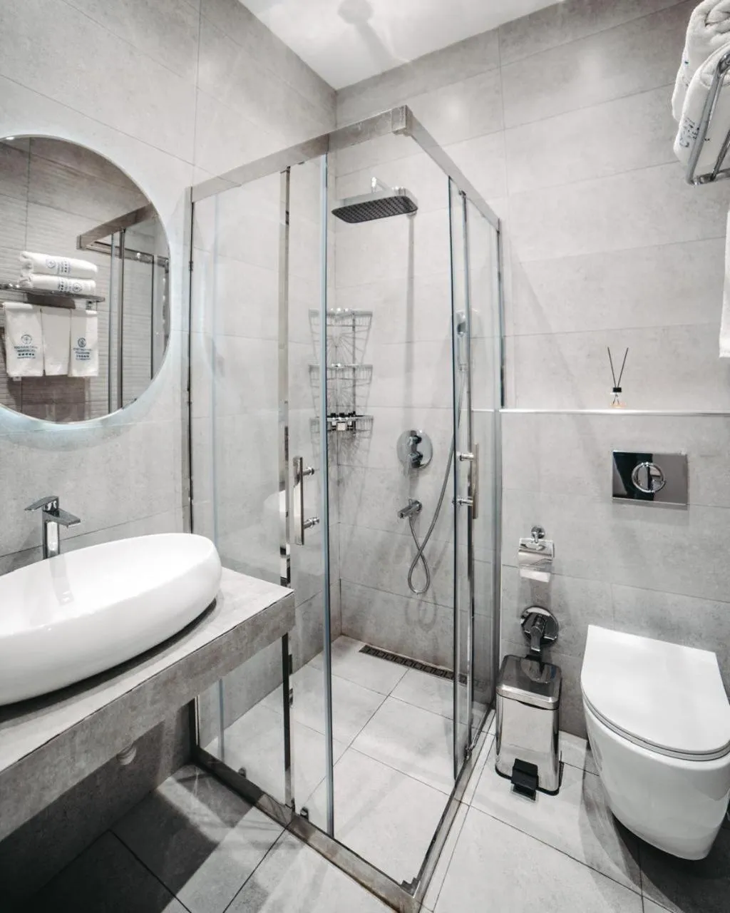 Shower in Port Marine Hotel By HOLLYWOOD