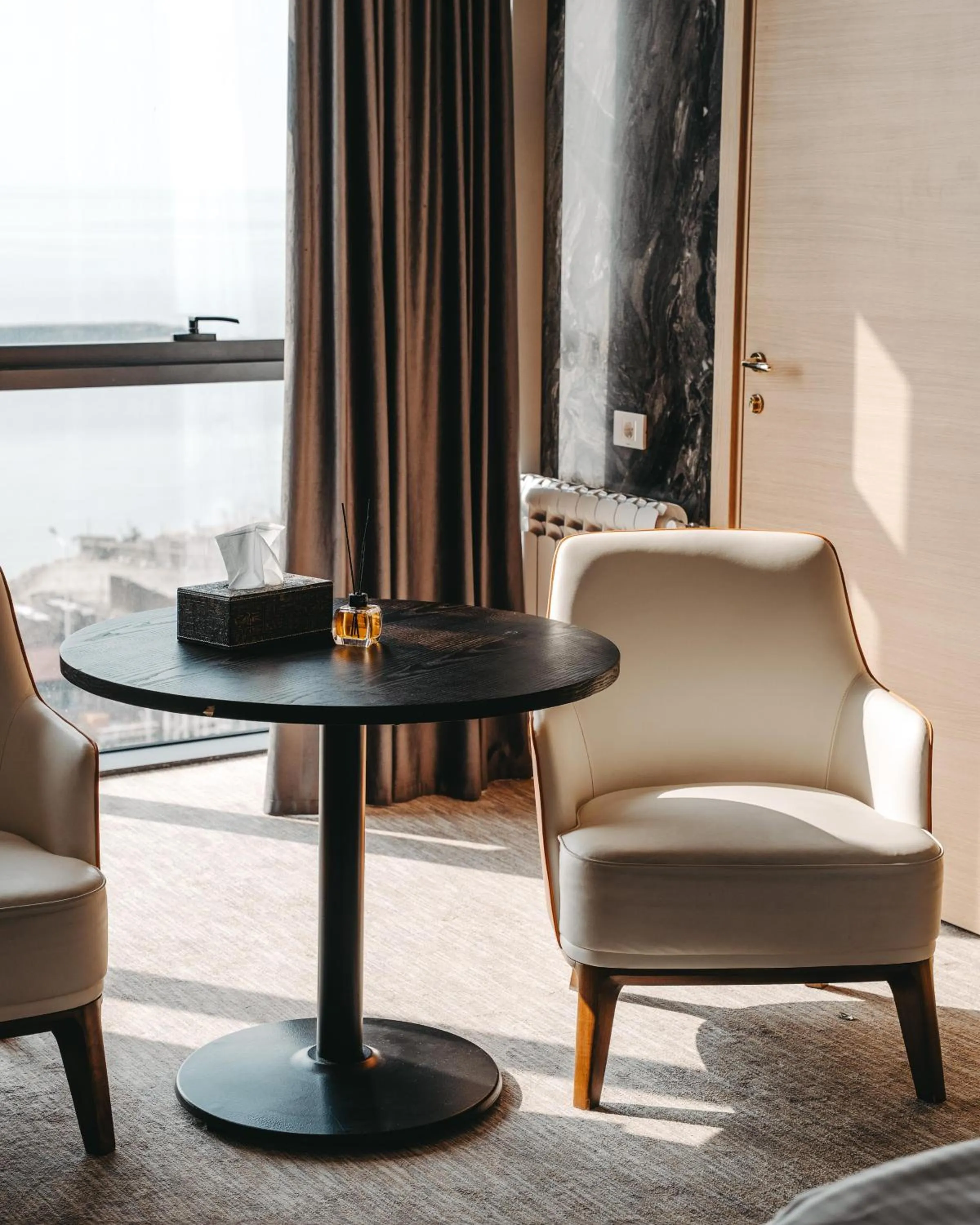 Living room in Port Marine Hotel By HOLLYWOOD