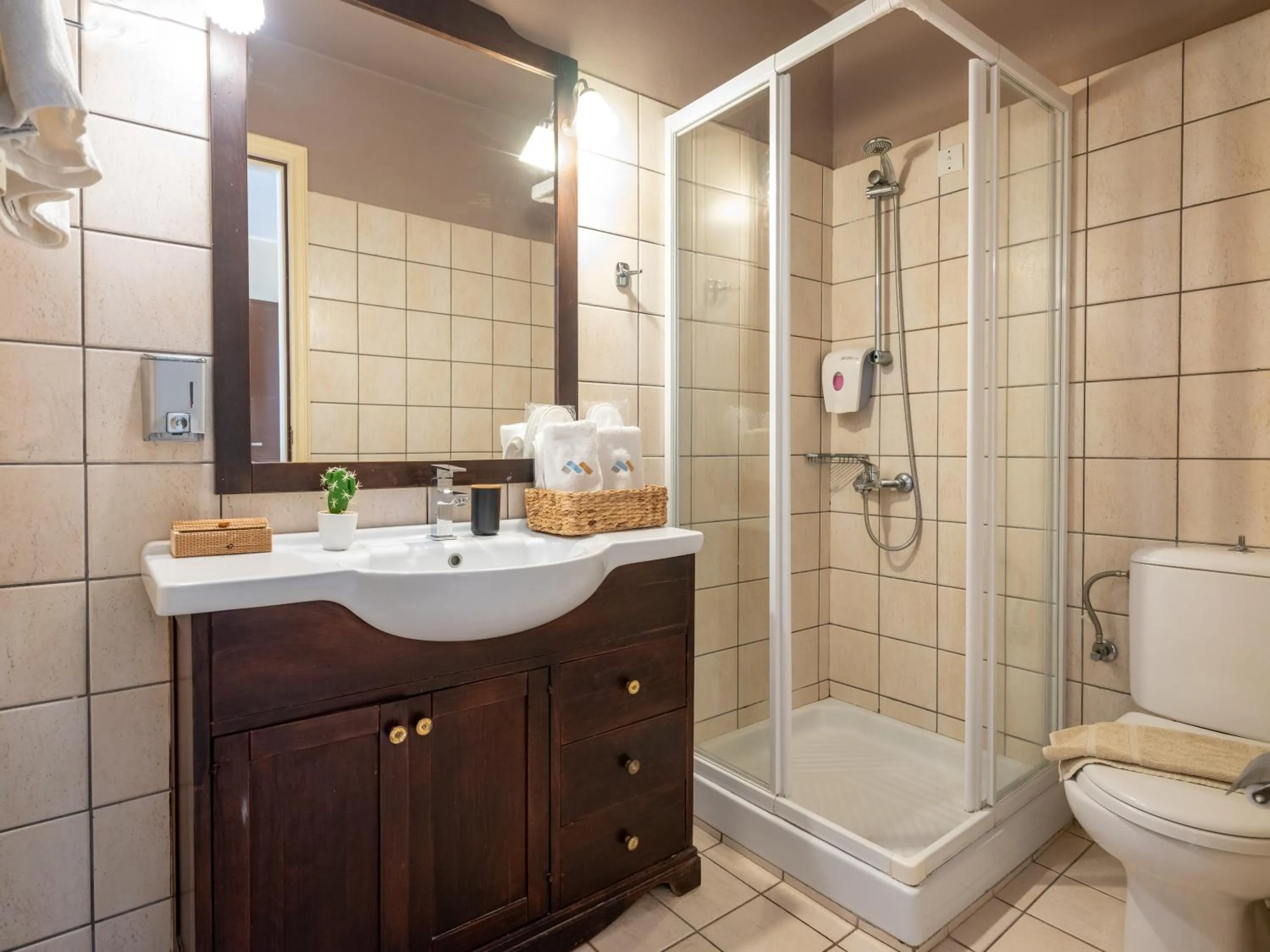 Bath in Manos Maria Hotel