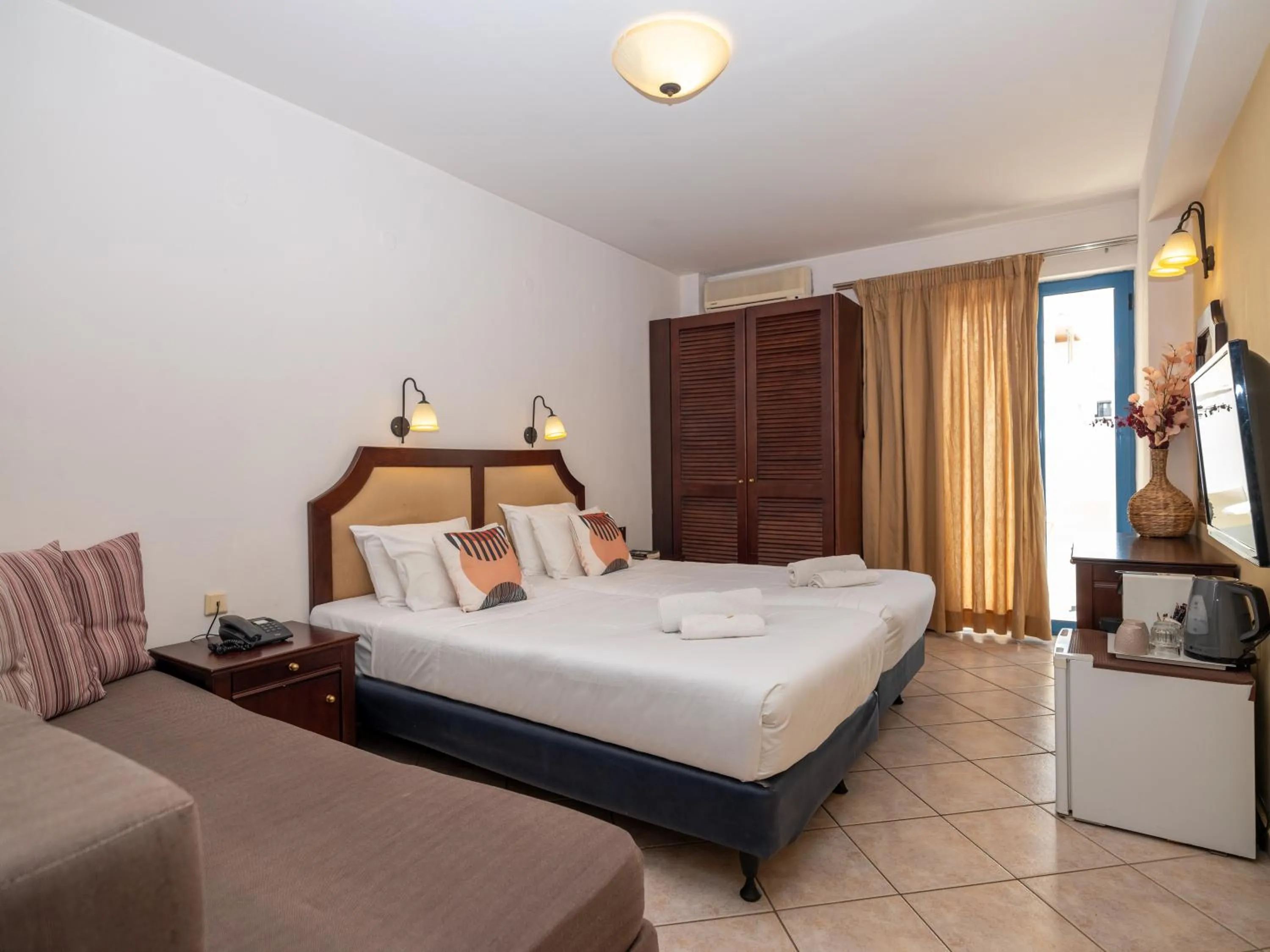 Bedroom, Bed in Manos Maria Hotel