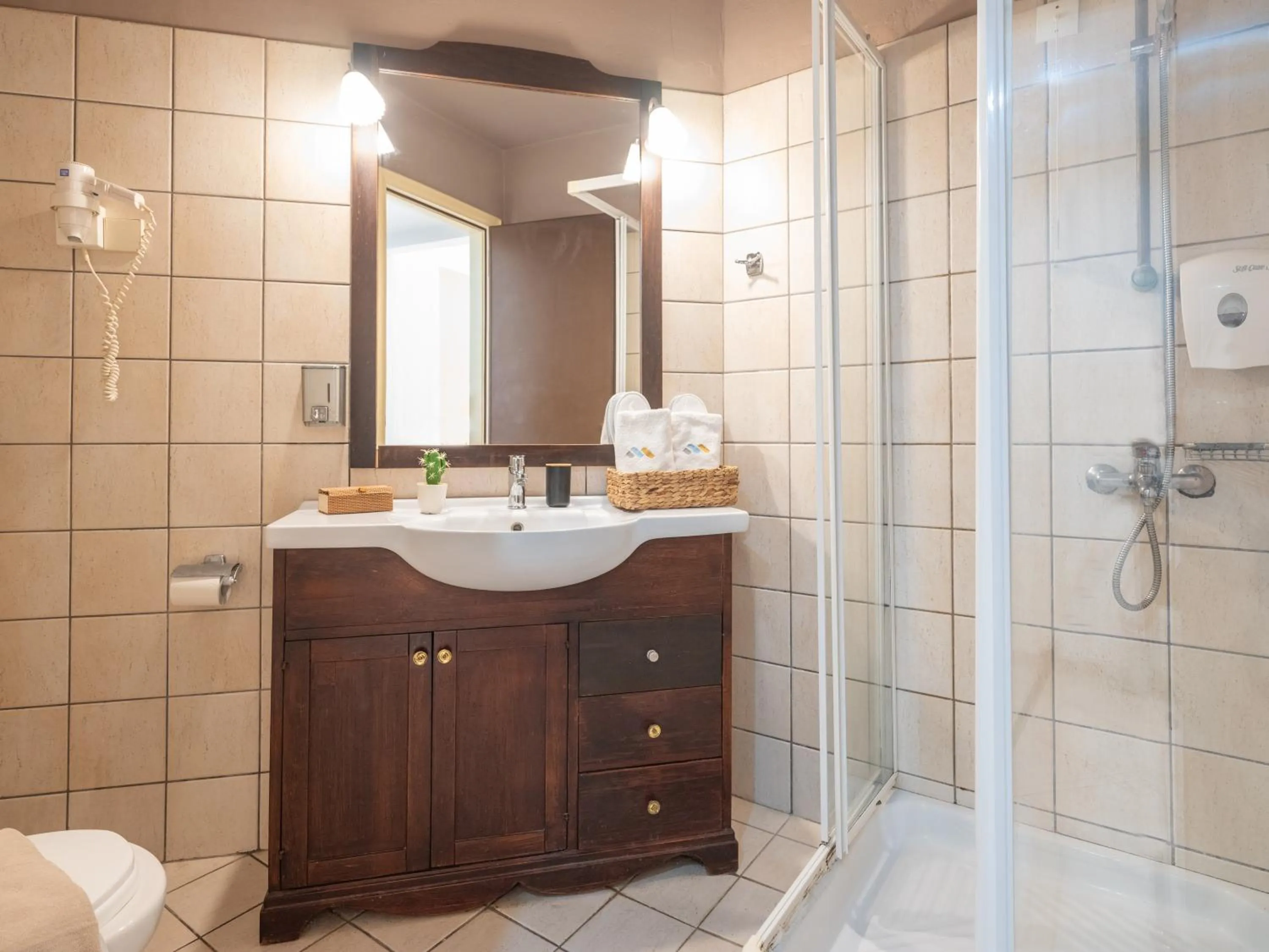 Shower in Manos Maria Hotel