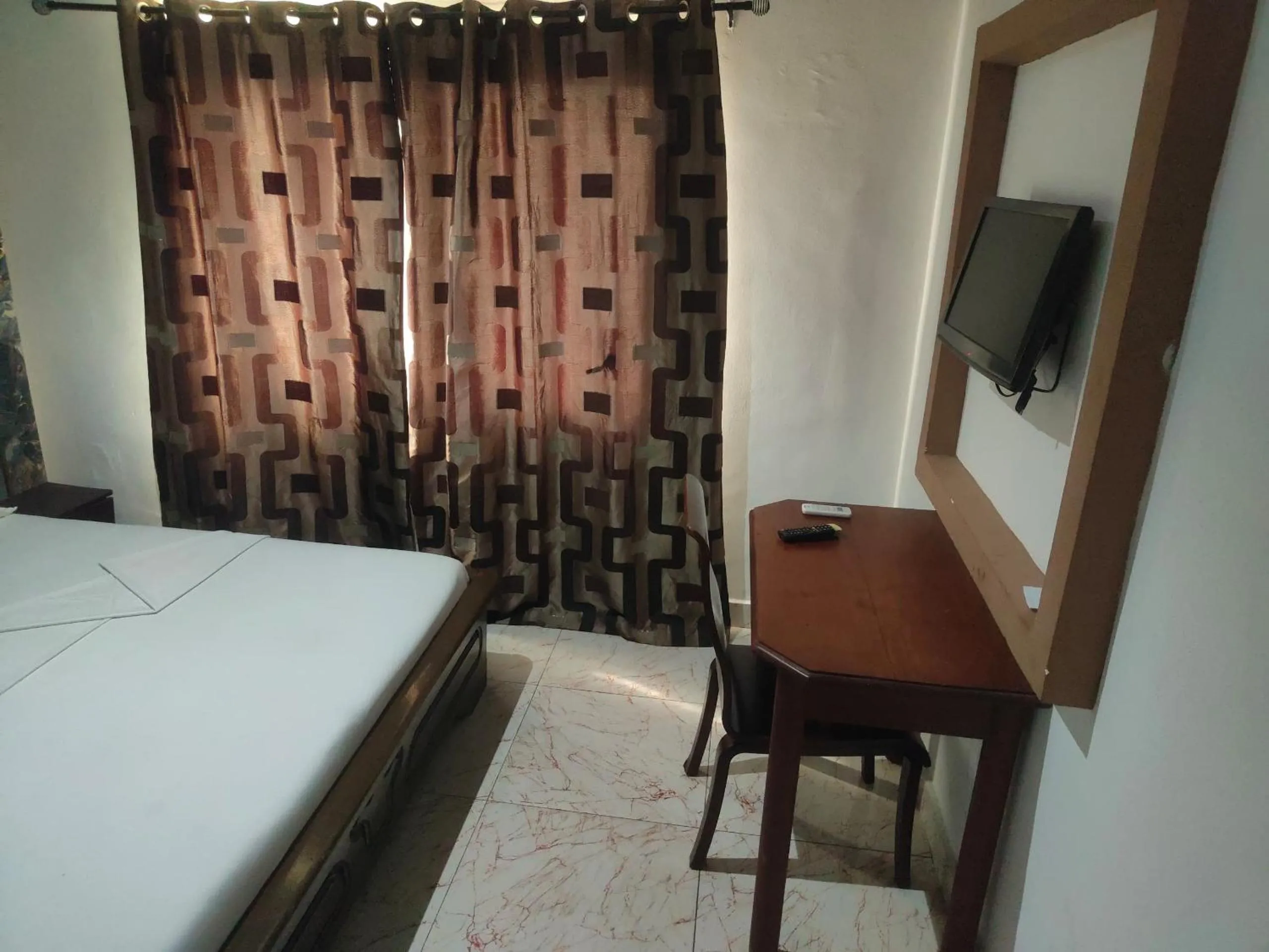 Bedroom, Bed in New Green Horse Hotel