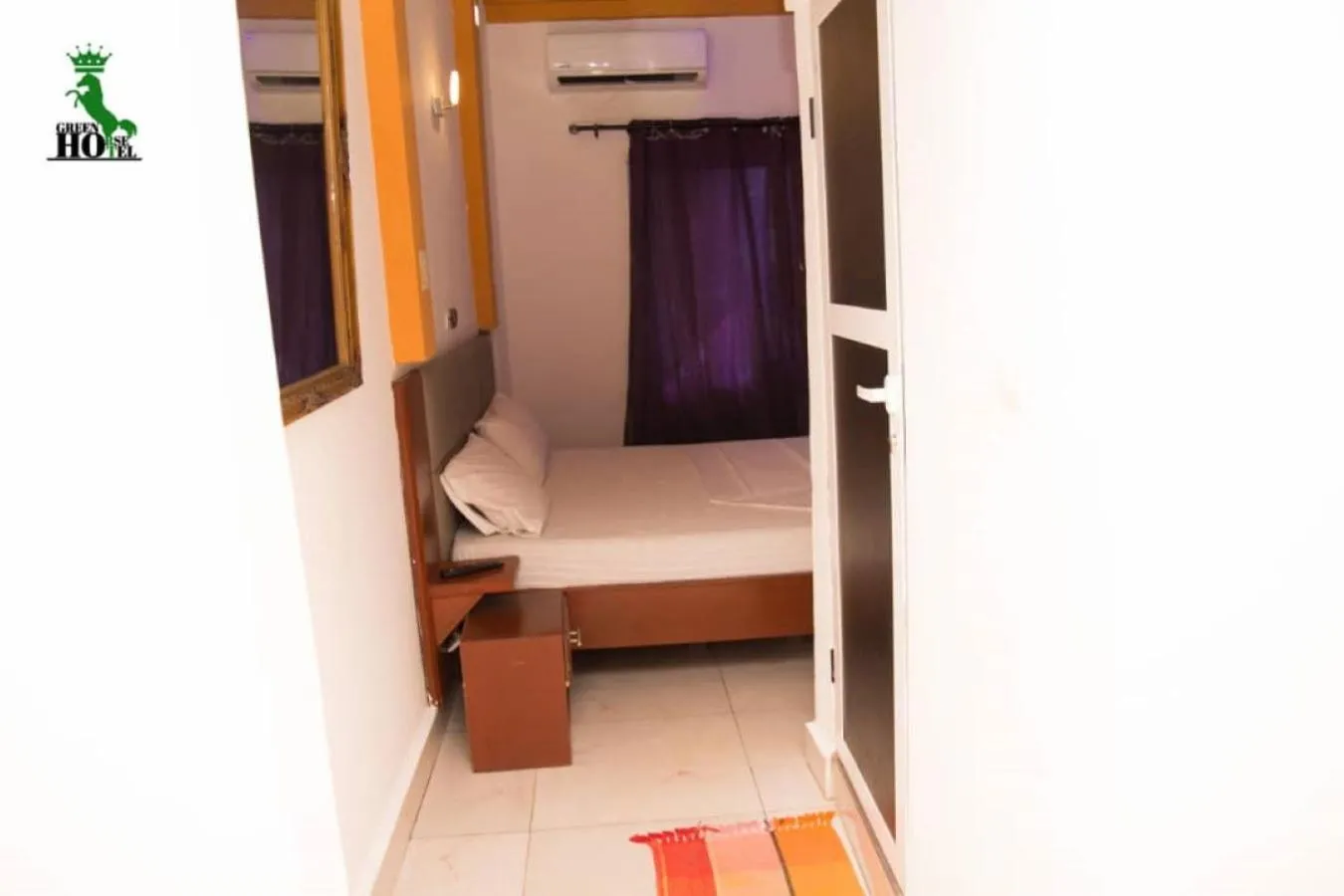 Bedroom, Bed in New Green Horse Hotel
