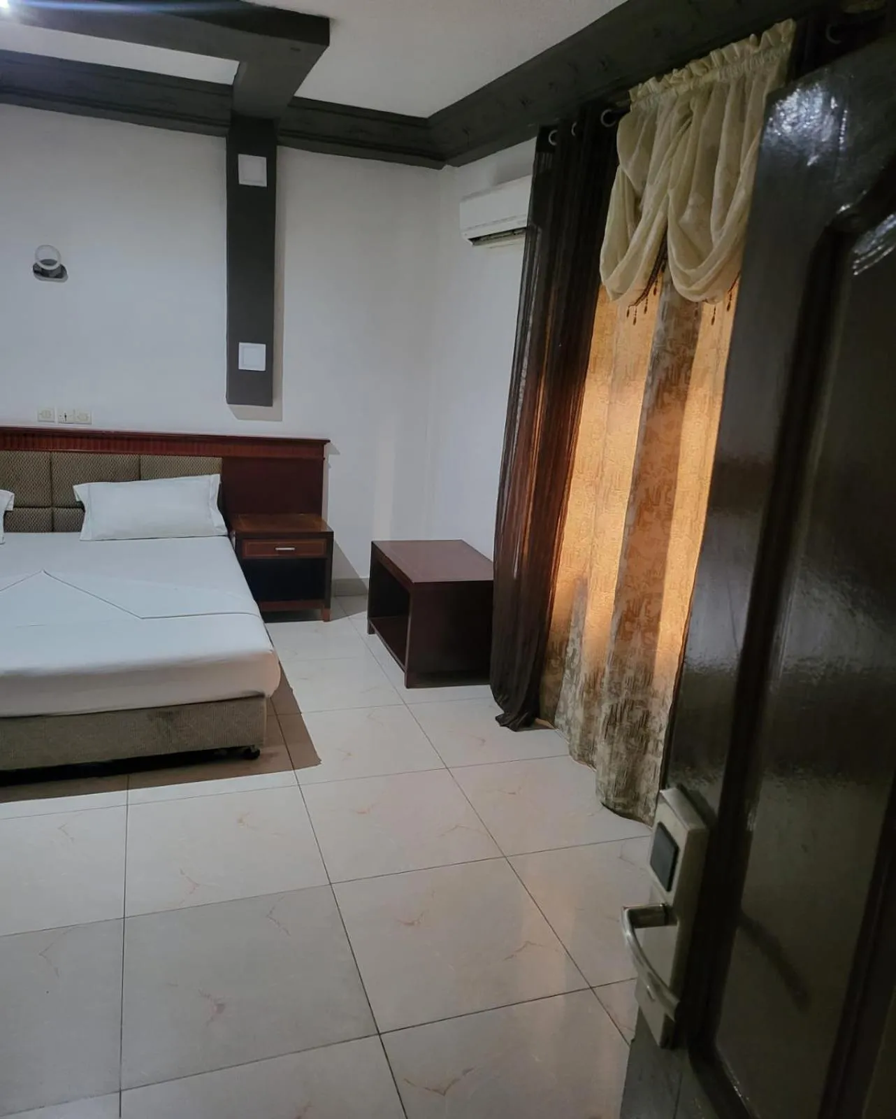 Bedroom, Bed in New Green Horse Hotel