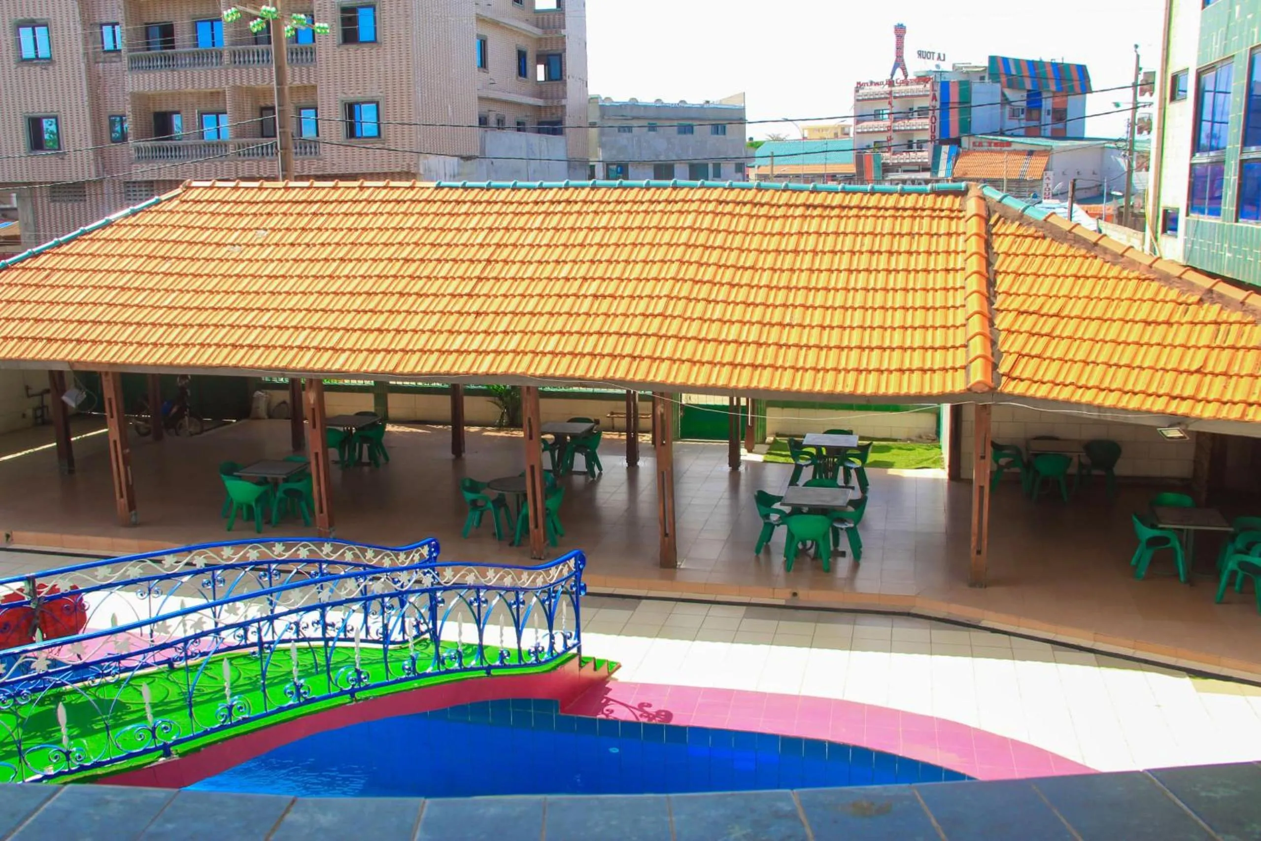 Swimming pool in New Green Horse Hotel
