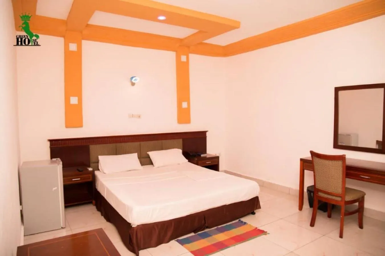 Bedroom, Bed in New Green Horse Hotel