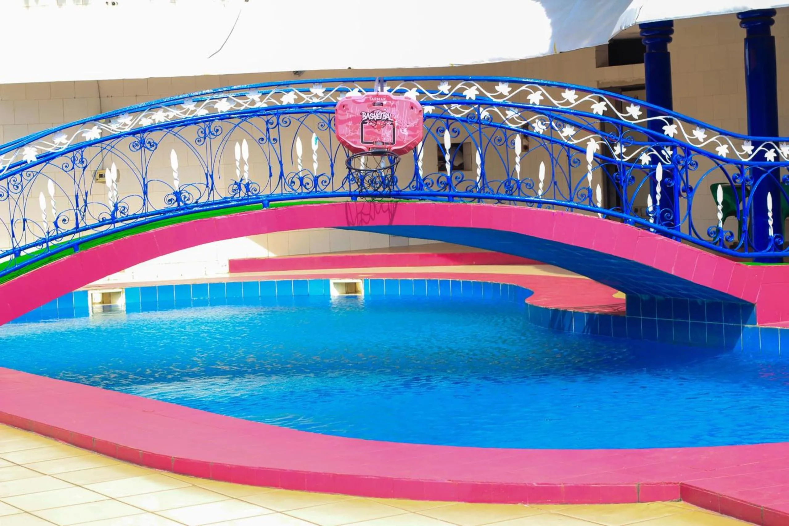 Swimming pool in New Green Horse Hotel